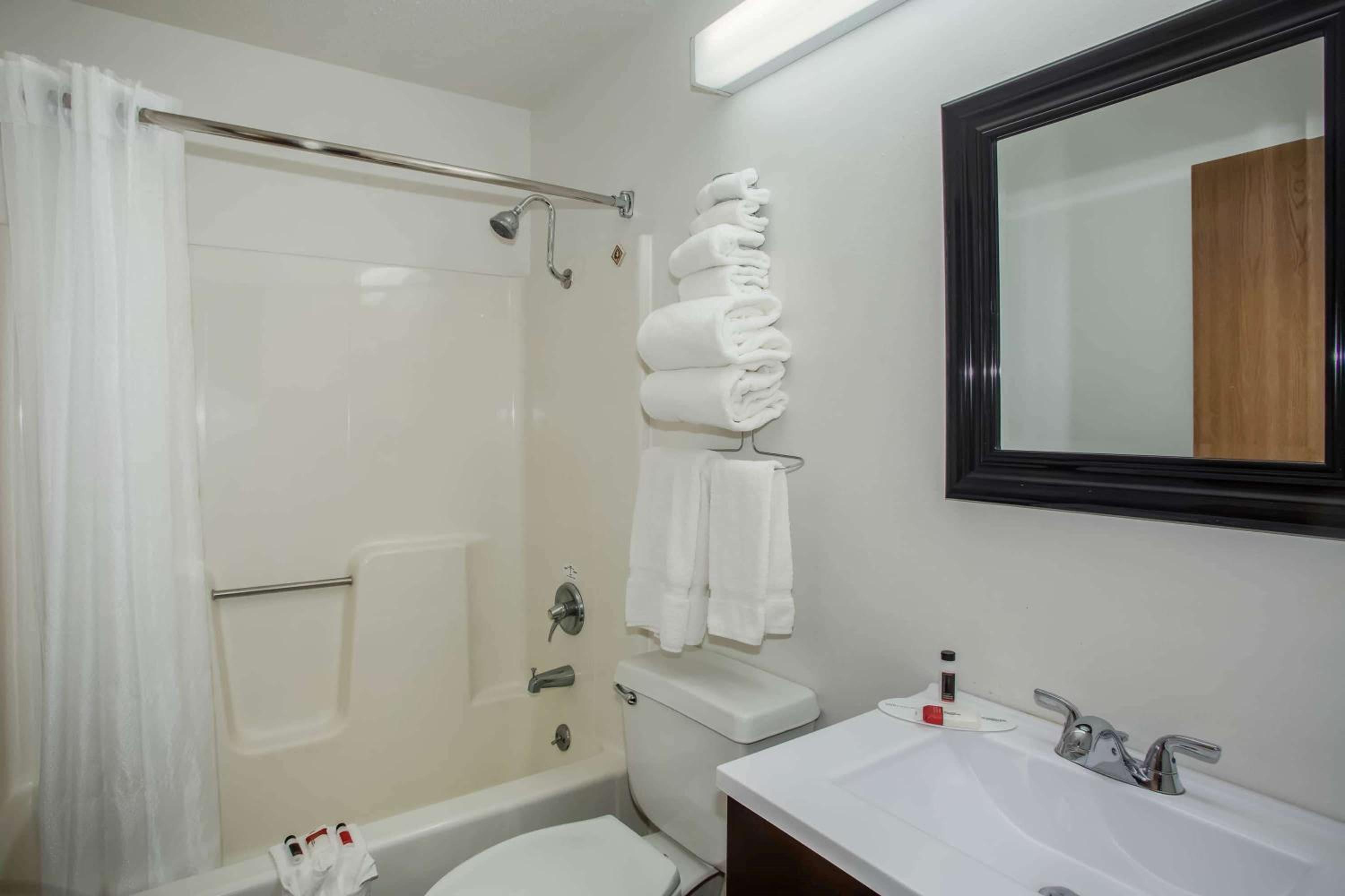 King Room - Non-Smoking - Photo 3
