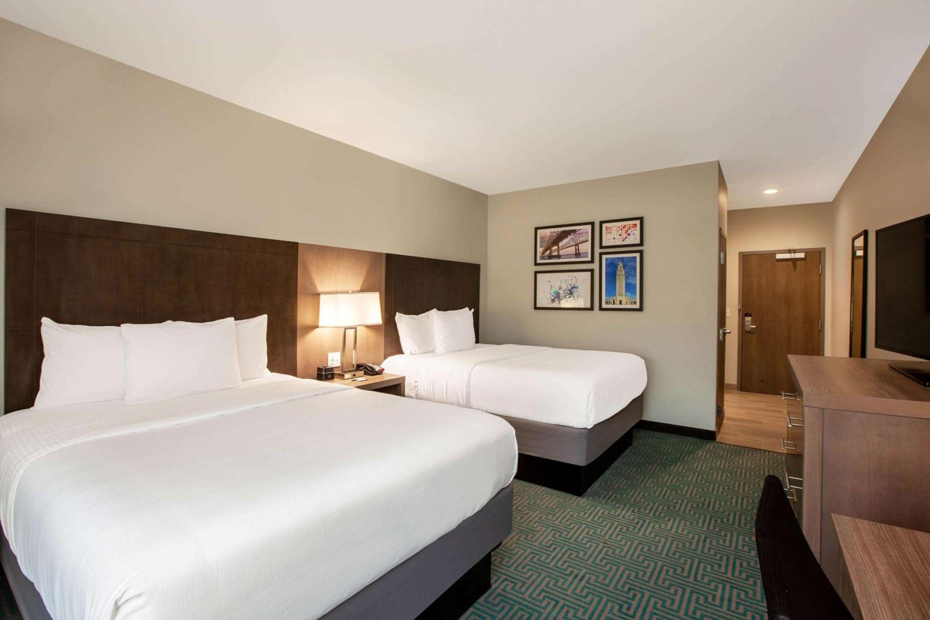 Queen Room with Two Queen Beds and Mobility/Hearing Access - Non-Smoking - Photo 5