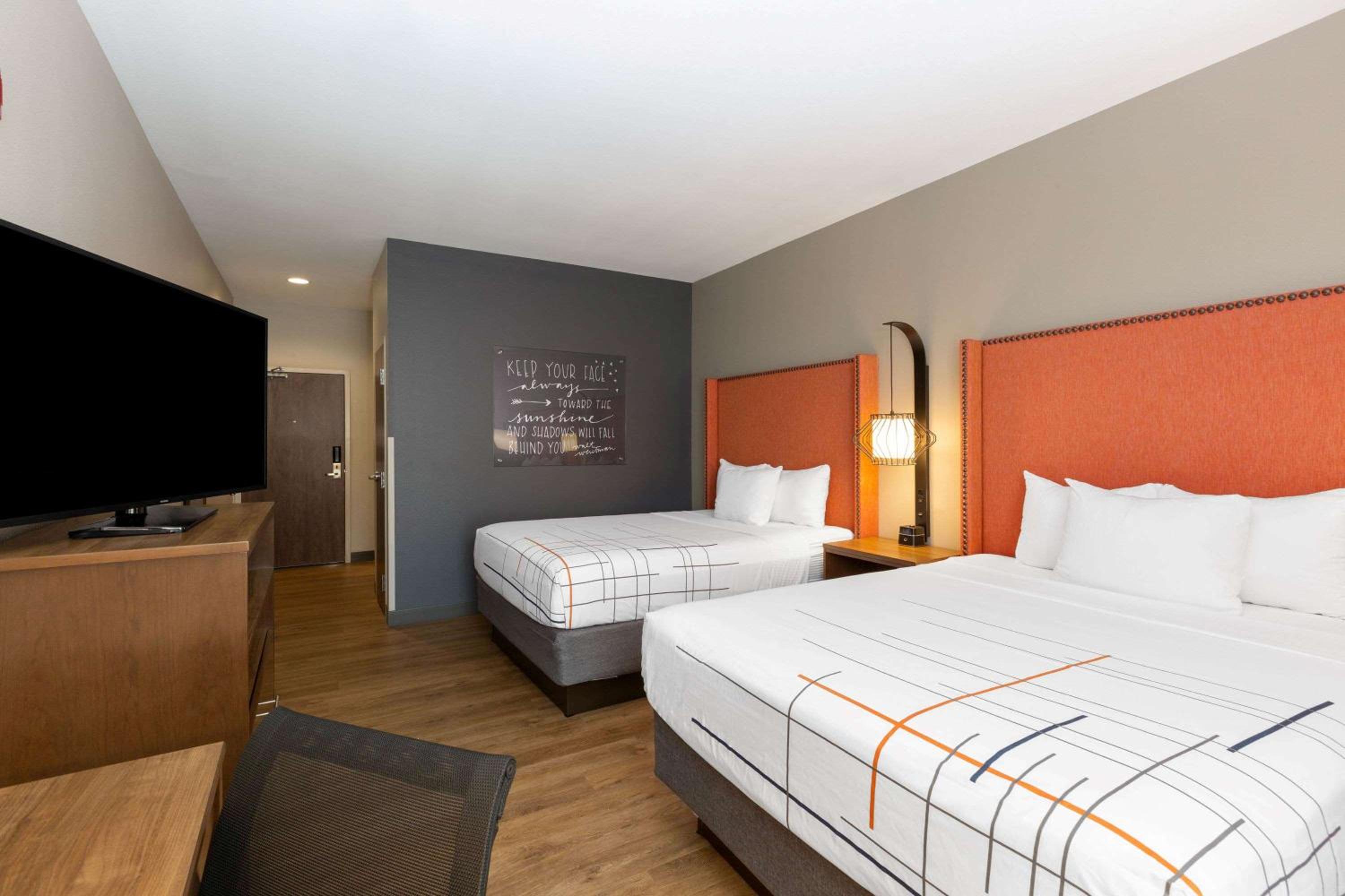 Queen Room with Two Queen Beds - Mobility Access/Non-Smoking - Photo 1