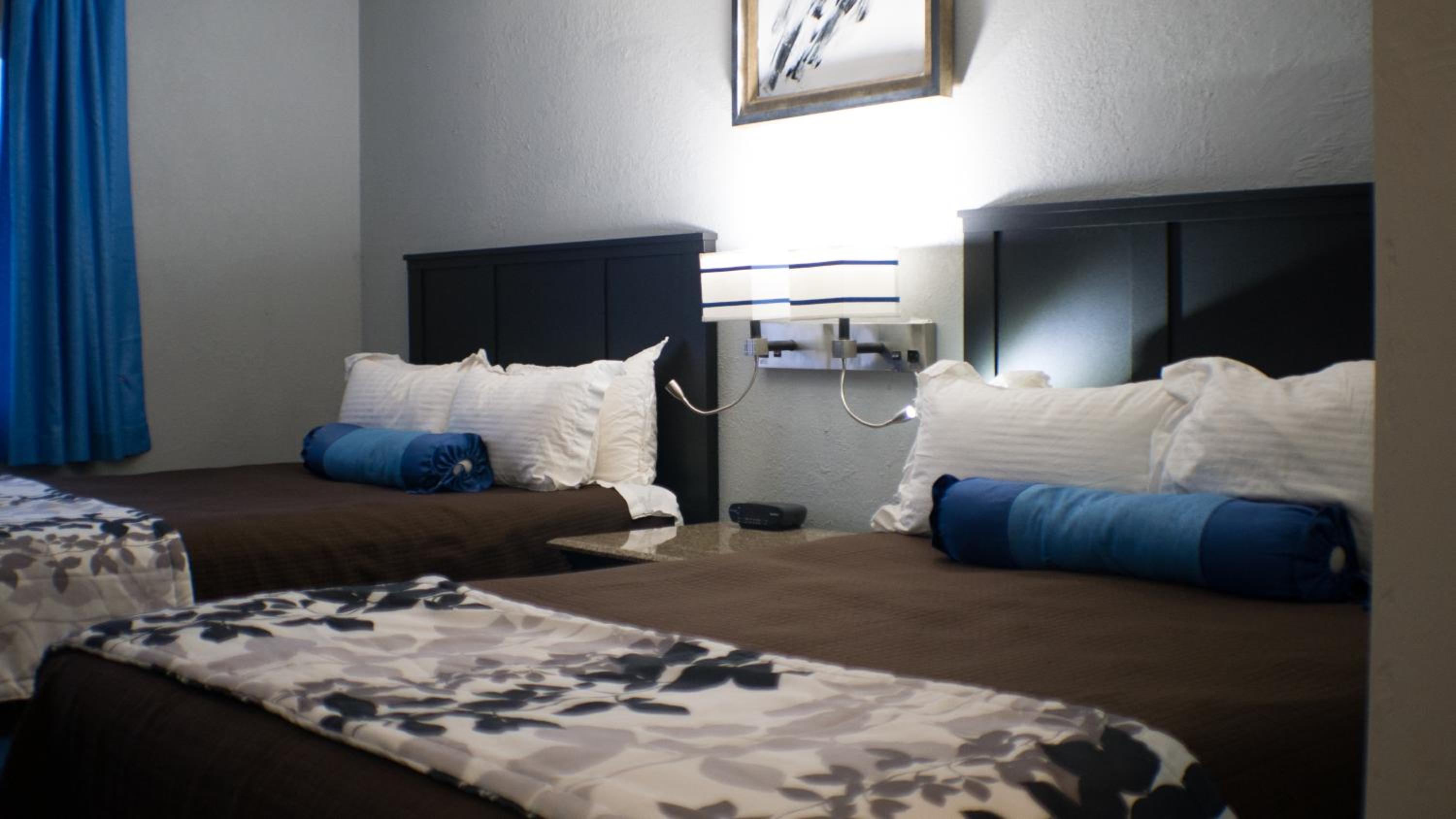 Queen Room with Two Queen Beds - Interior Hall photo 2
