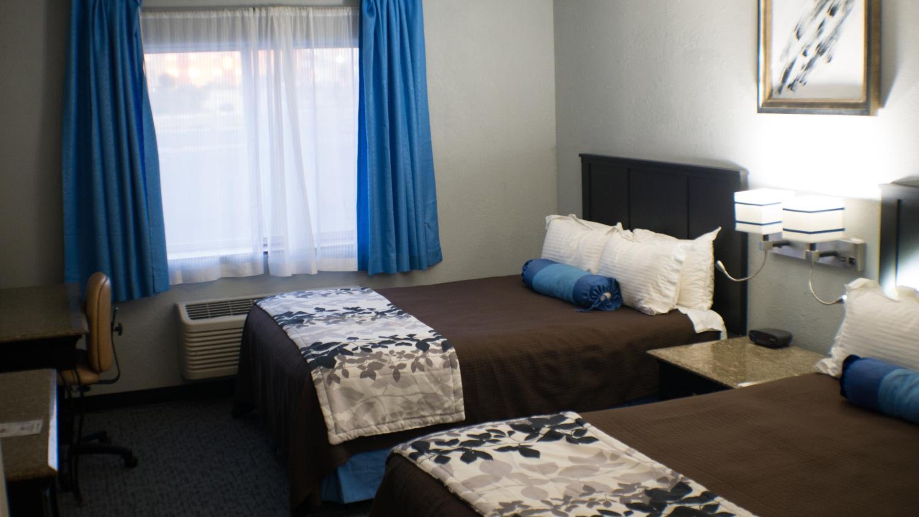 Queen Room with Two Queen Beds - Interior Hall photo 3