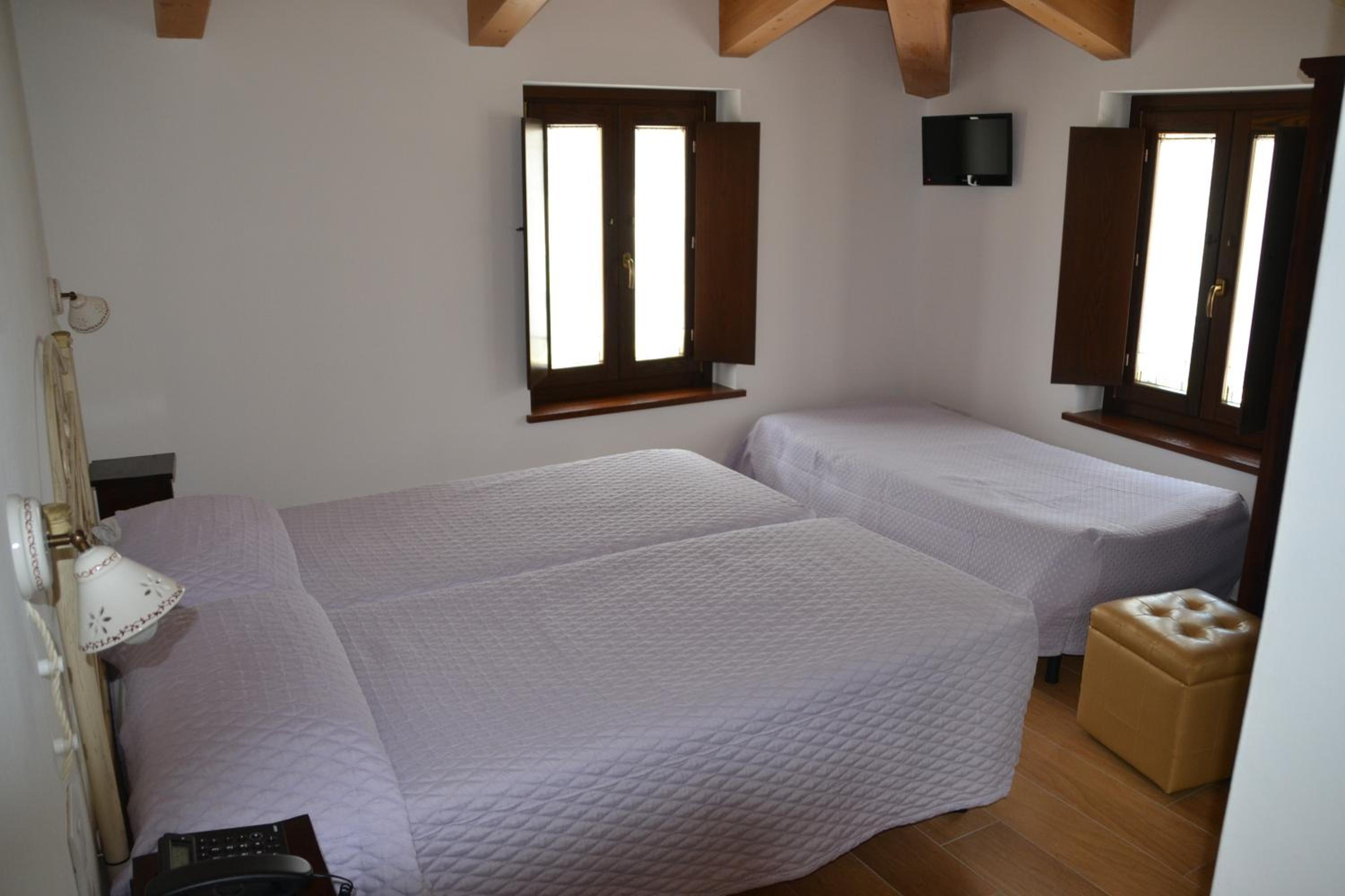 Double Room - Photo 2