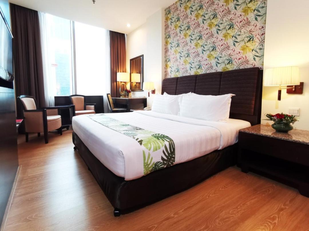 Standard King Room photo 2