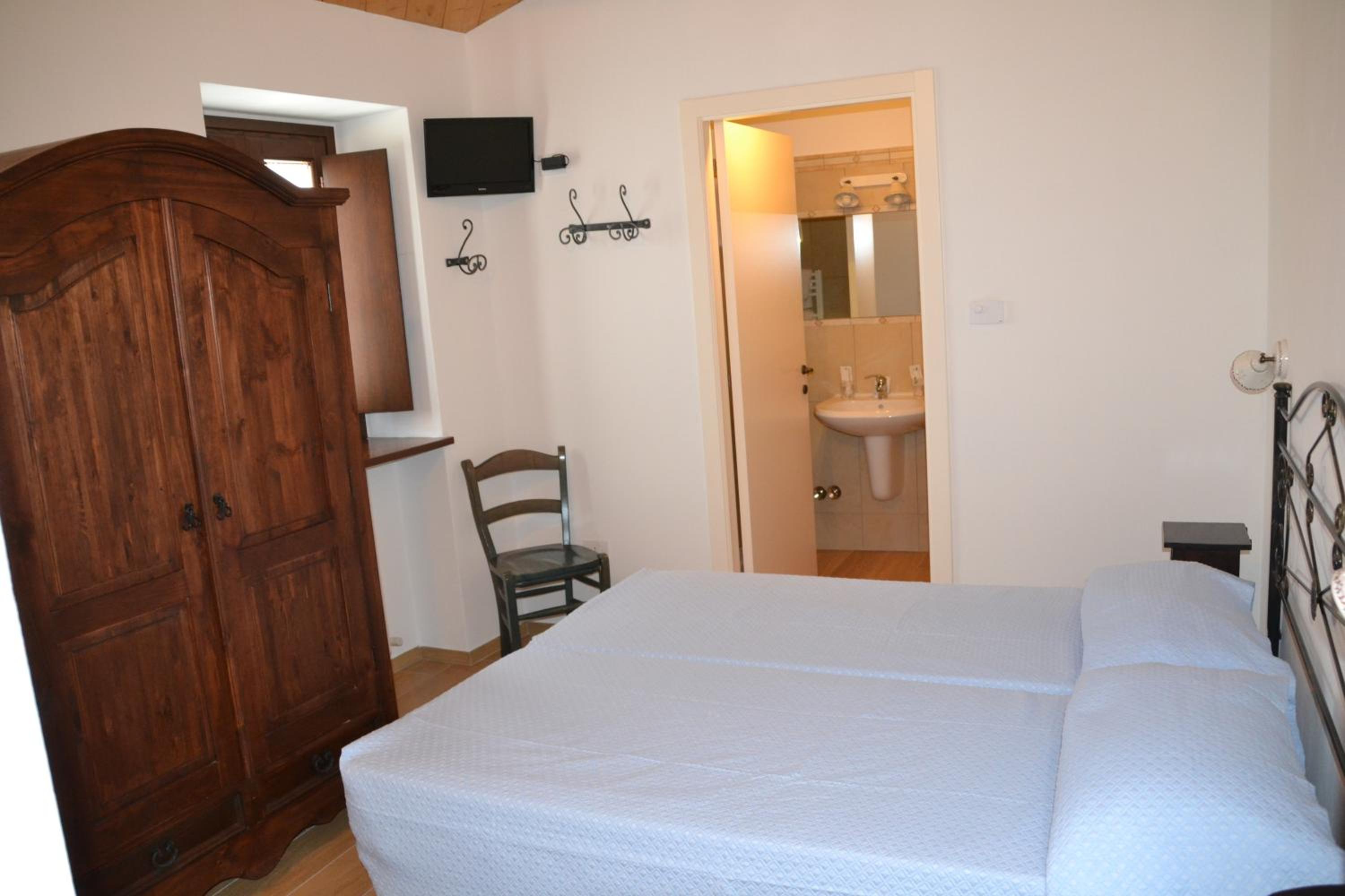 Double Room - Photo 1