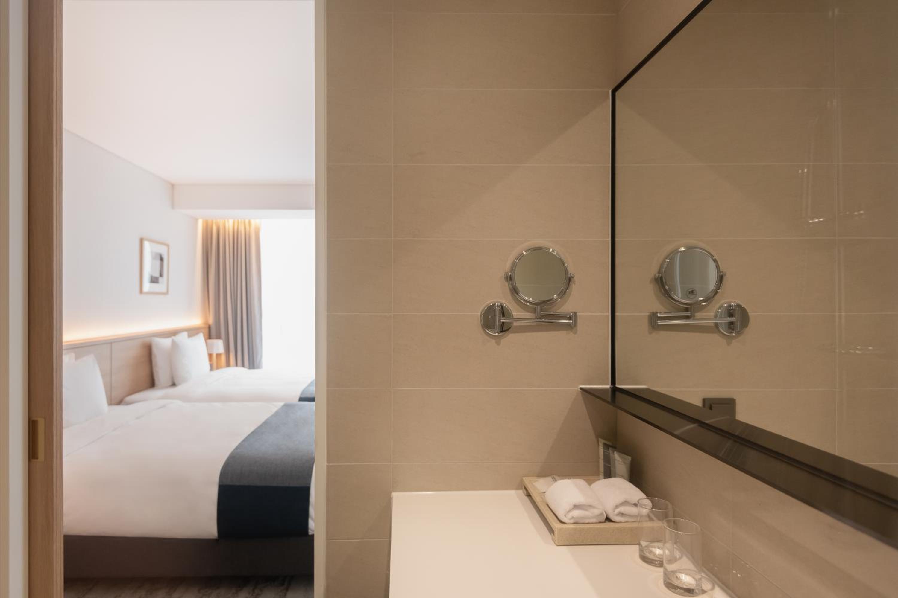 Deluxe Suite - Photo 7