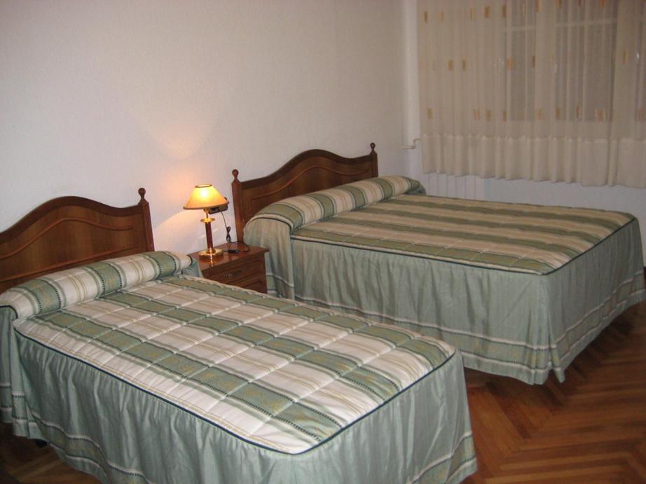 Double or Twin Room with Private Bathroom photo 3