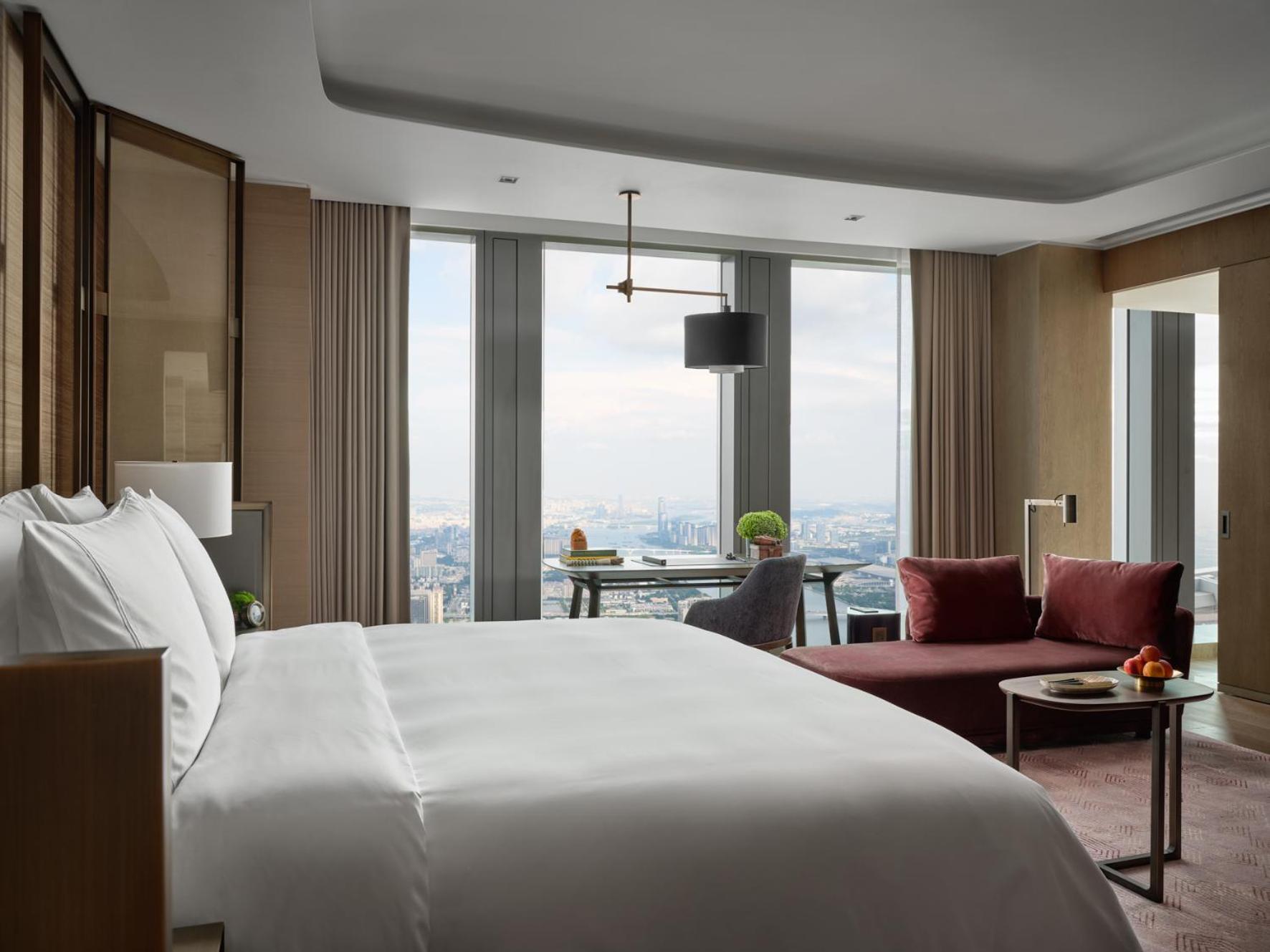 Premier King Room with One King Bed (Non Smoking)