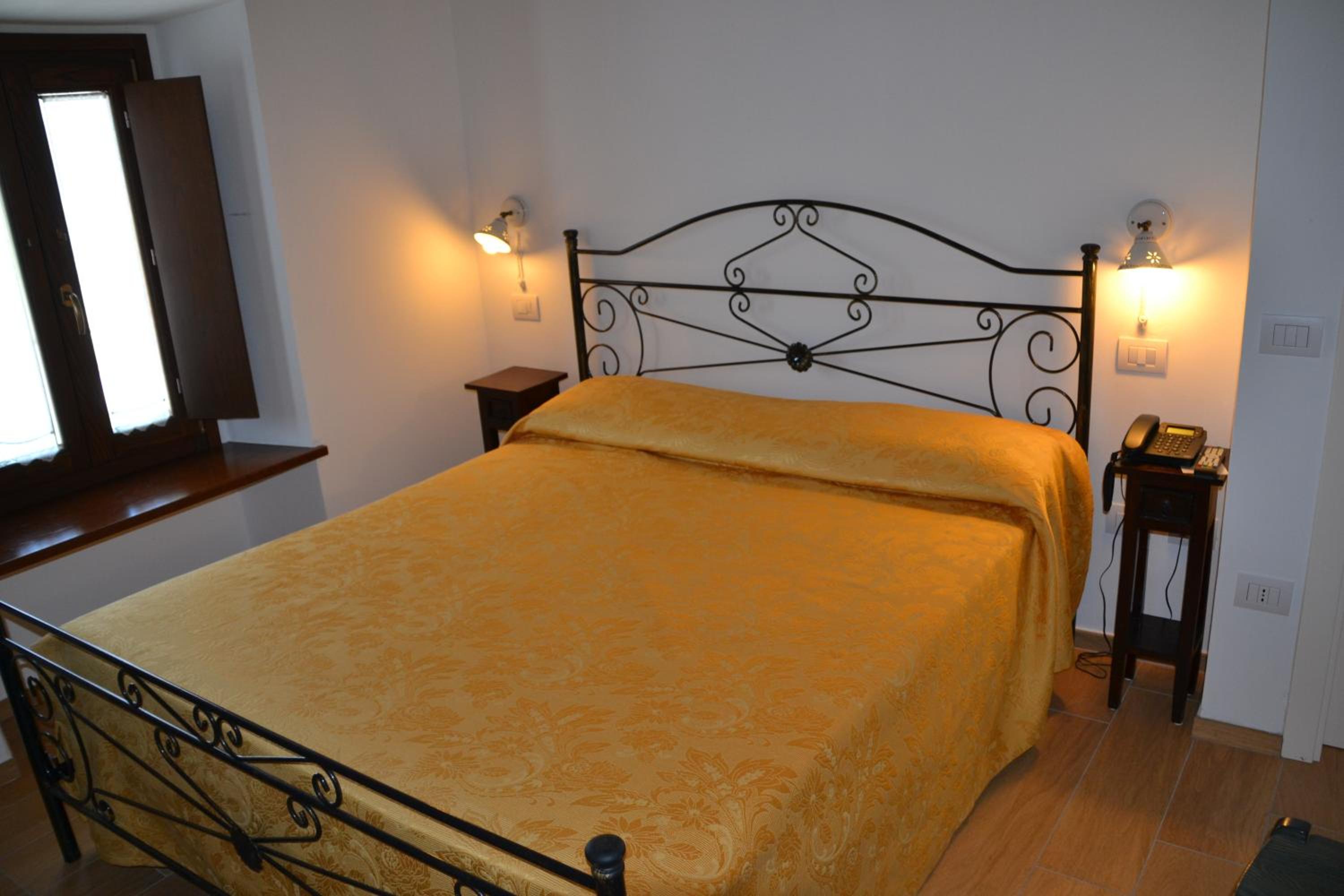 Double Room - Photo 3