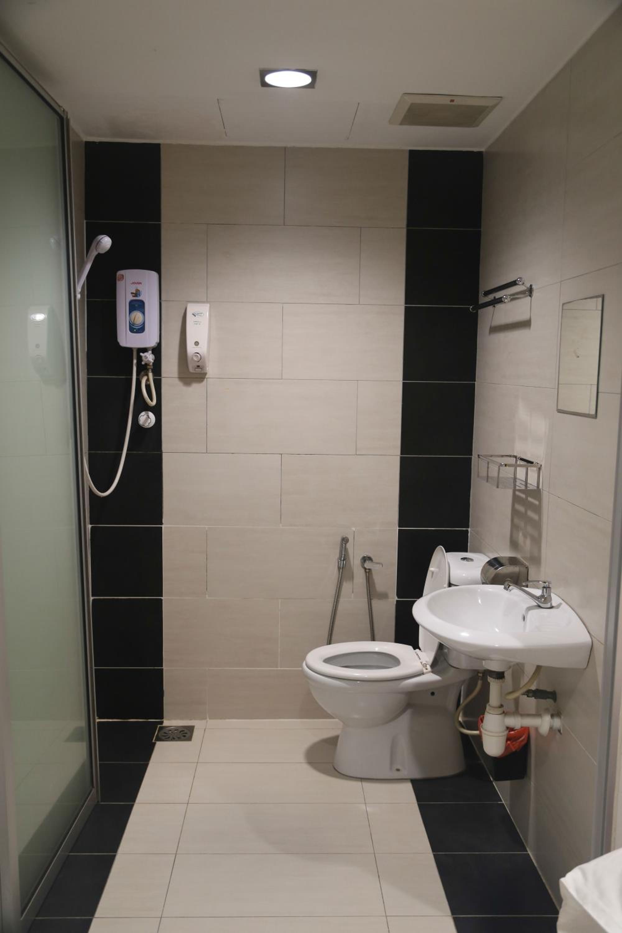 Deluxe Room (2 Adults + 1 Child)