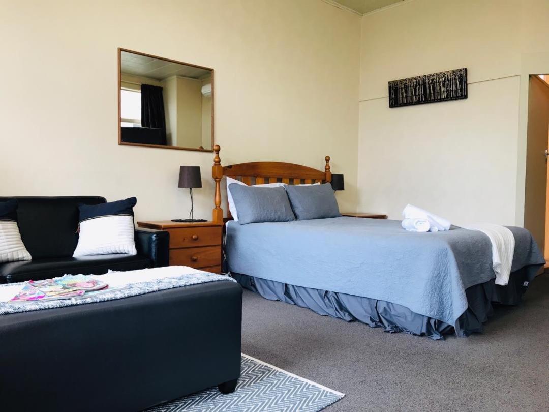 Studio Apartment photo 2