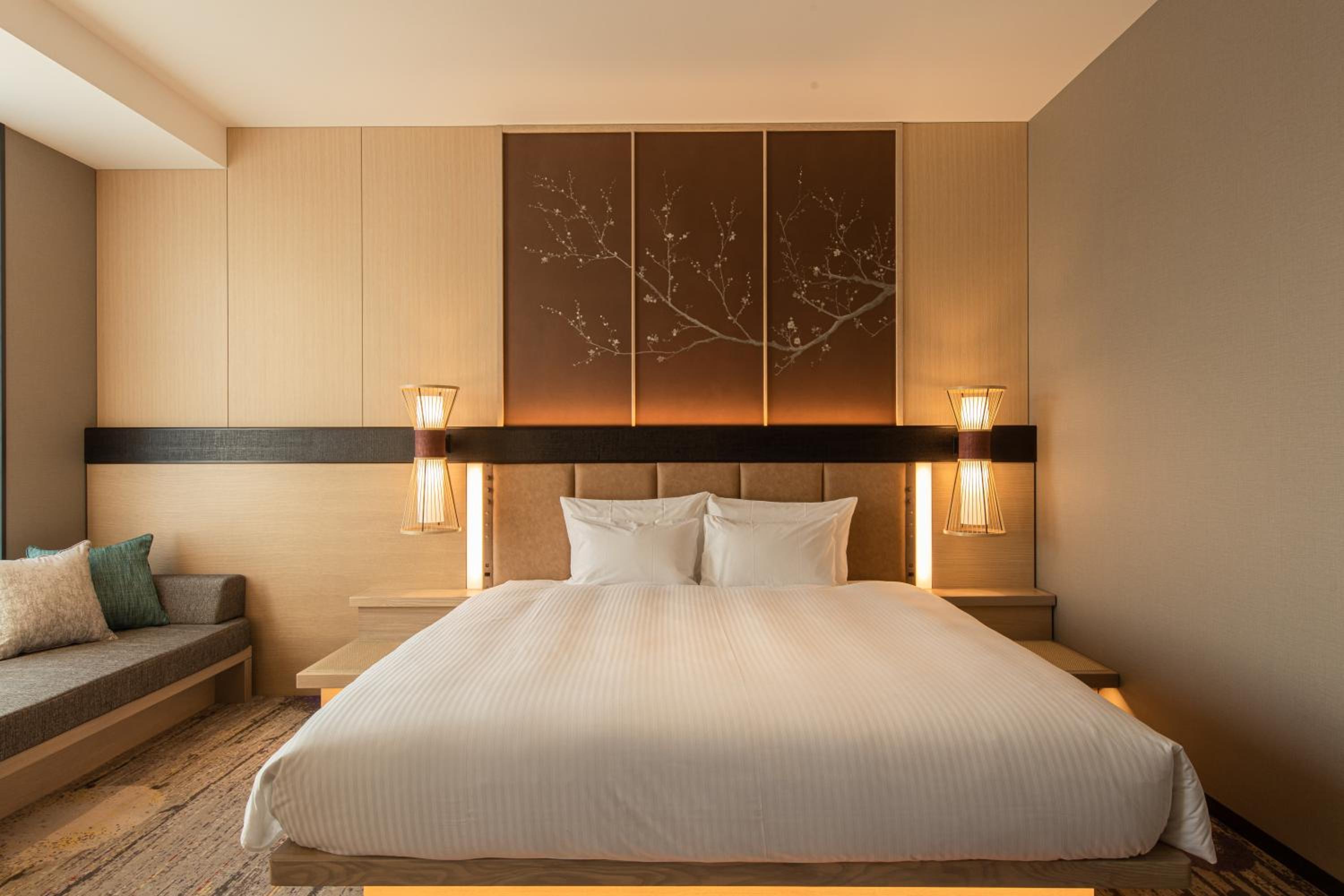 HAKATA Premium King Room - Photo 11