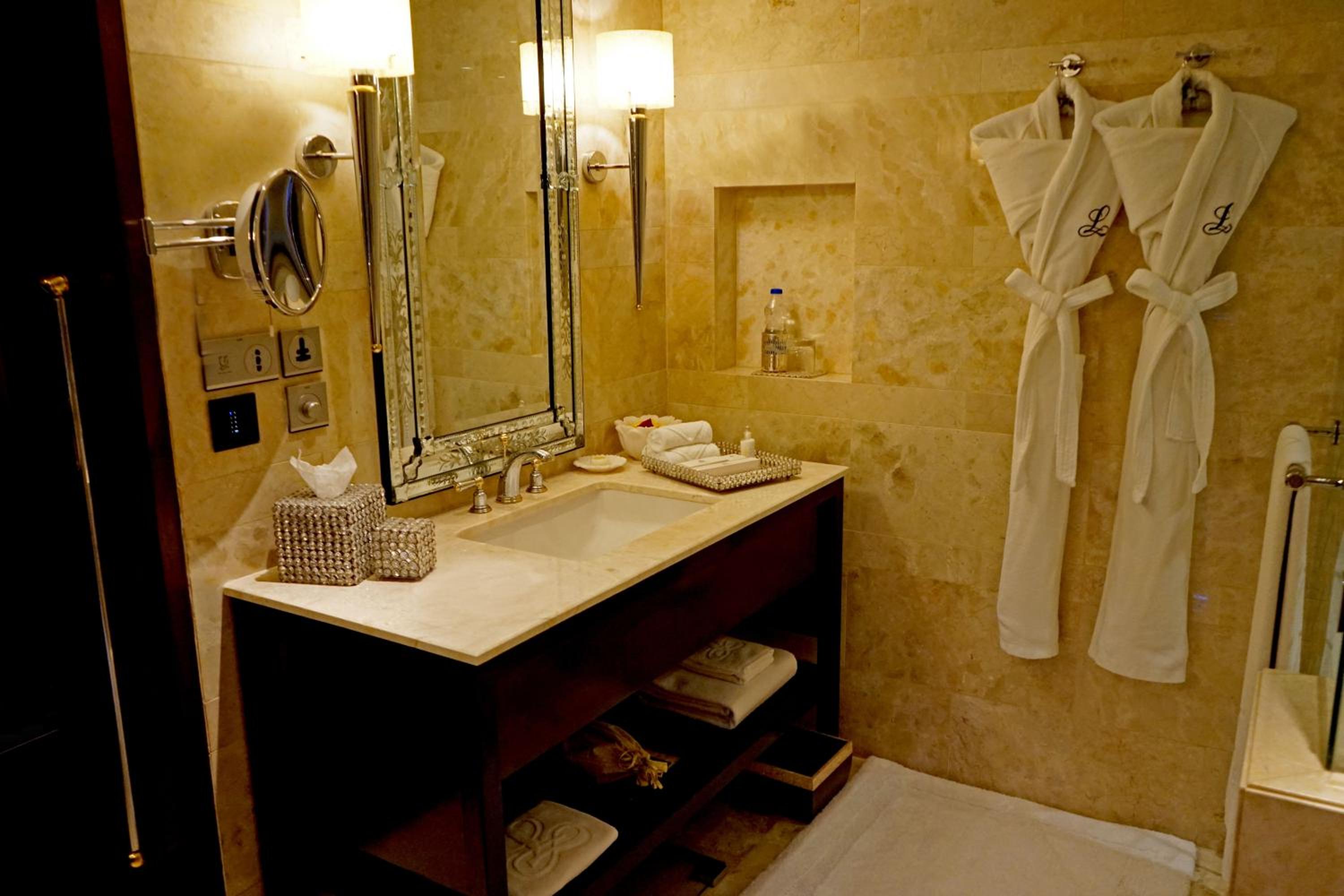 Luxury Suite Luxury Suite
