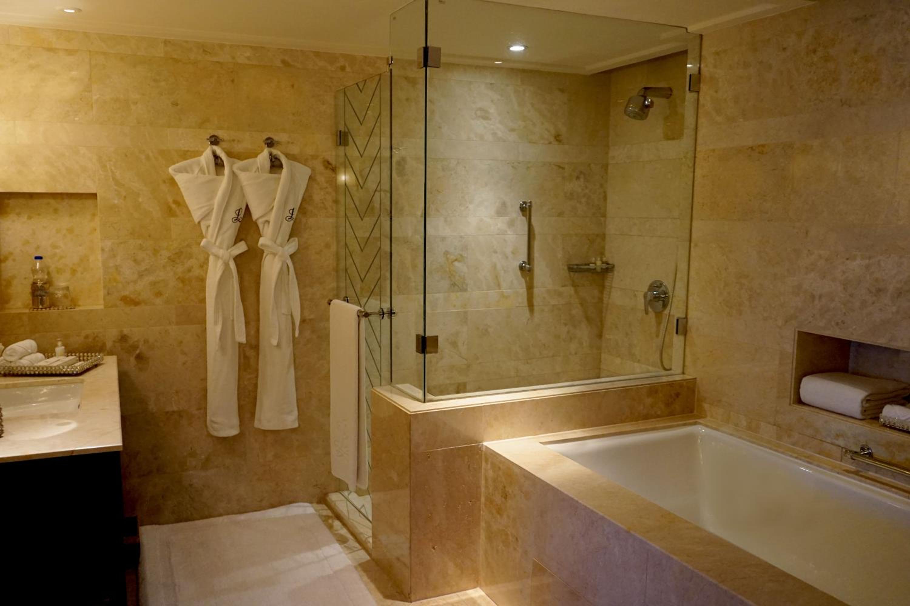 Luxury Suite Luxury Suite