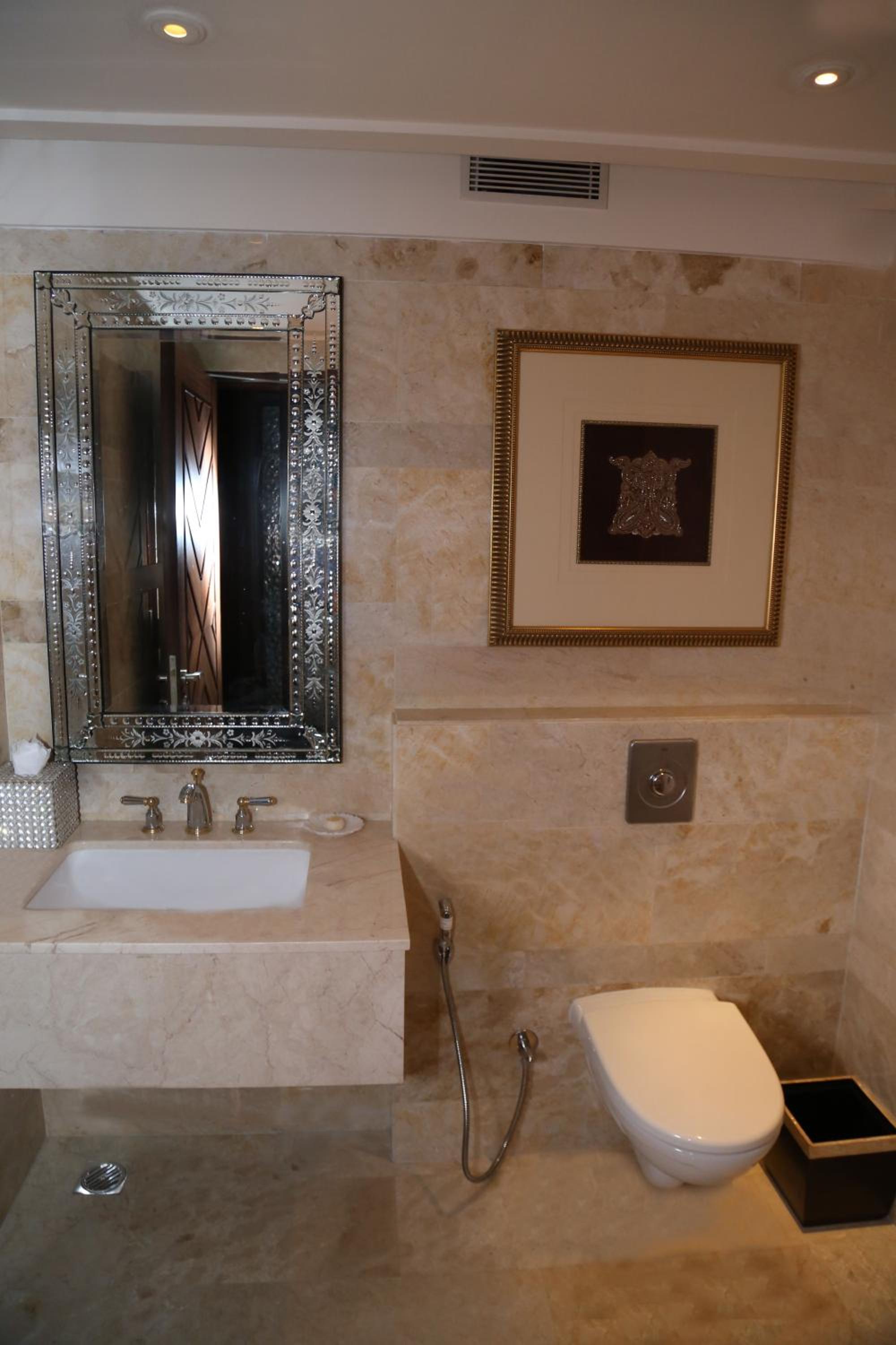 Luxury Suite Luxury Suite