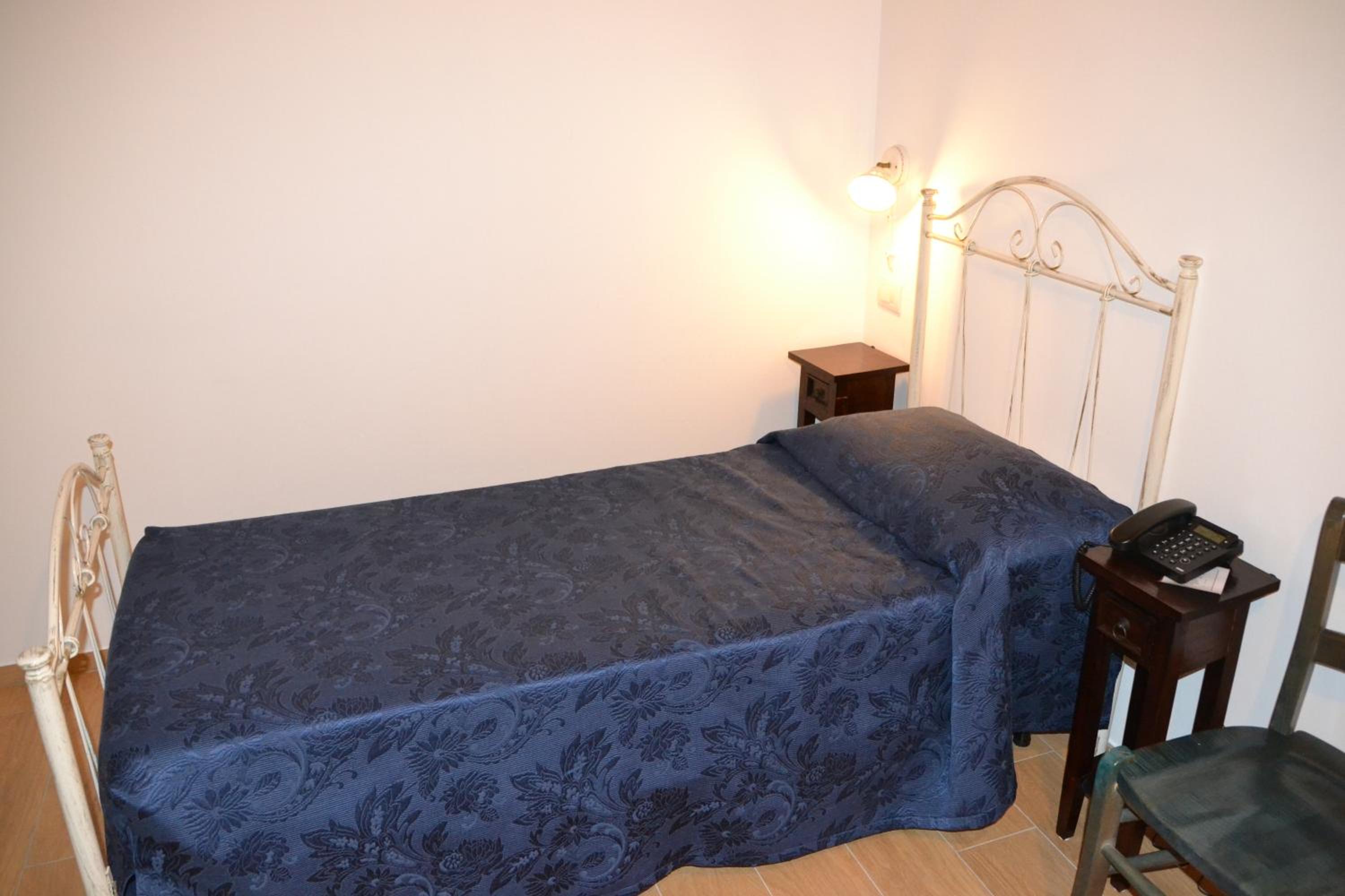 Single Room photo 3