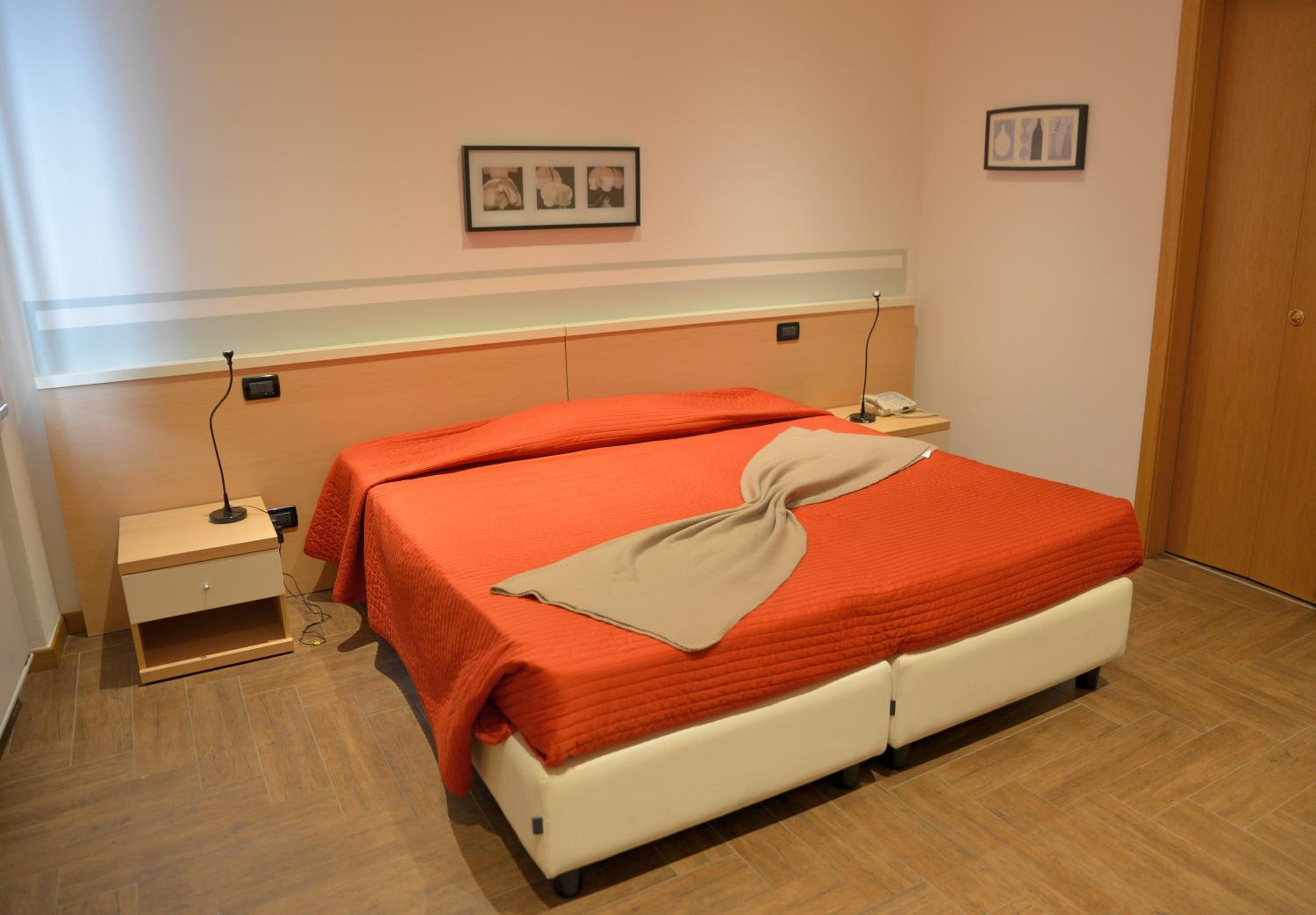 Double or Twin Room - Photo 12