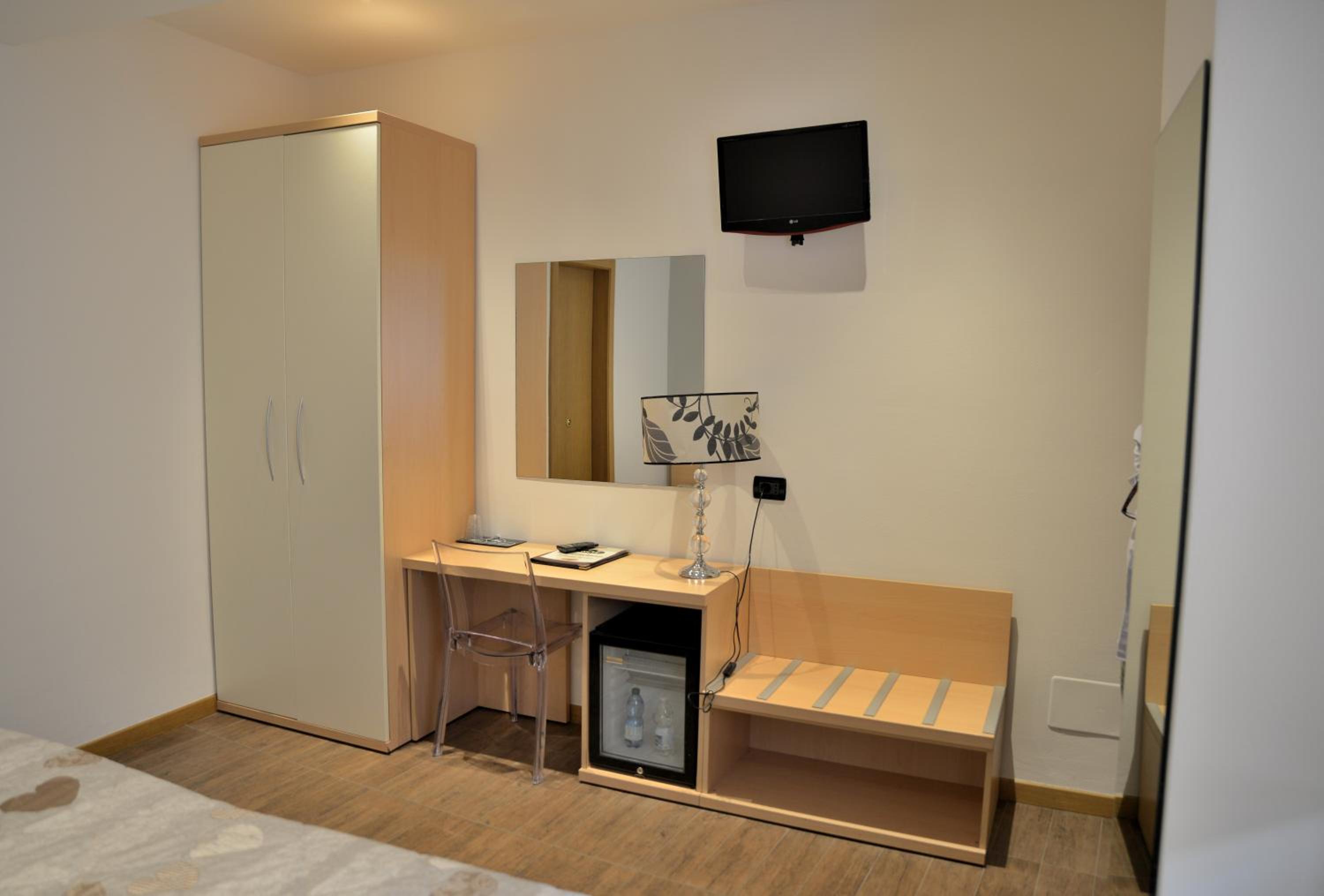 Double or Twin Room - Photo 15