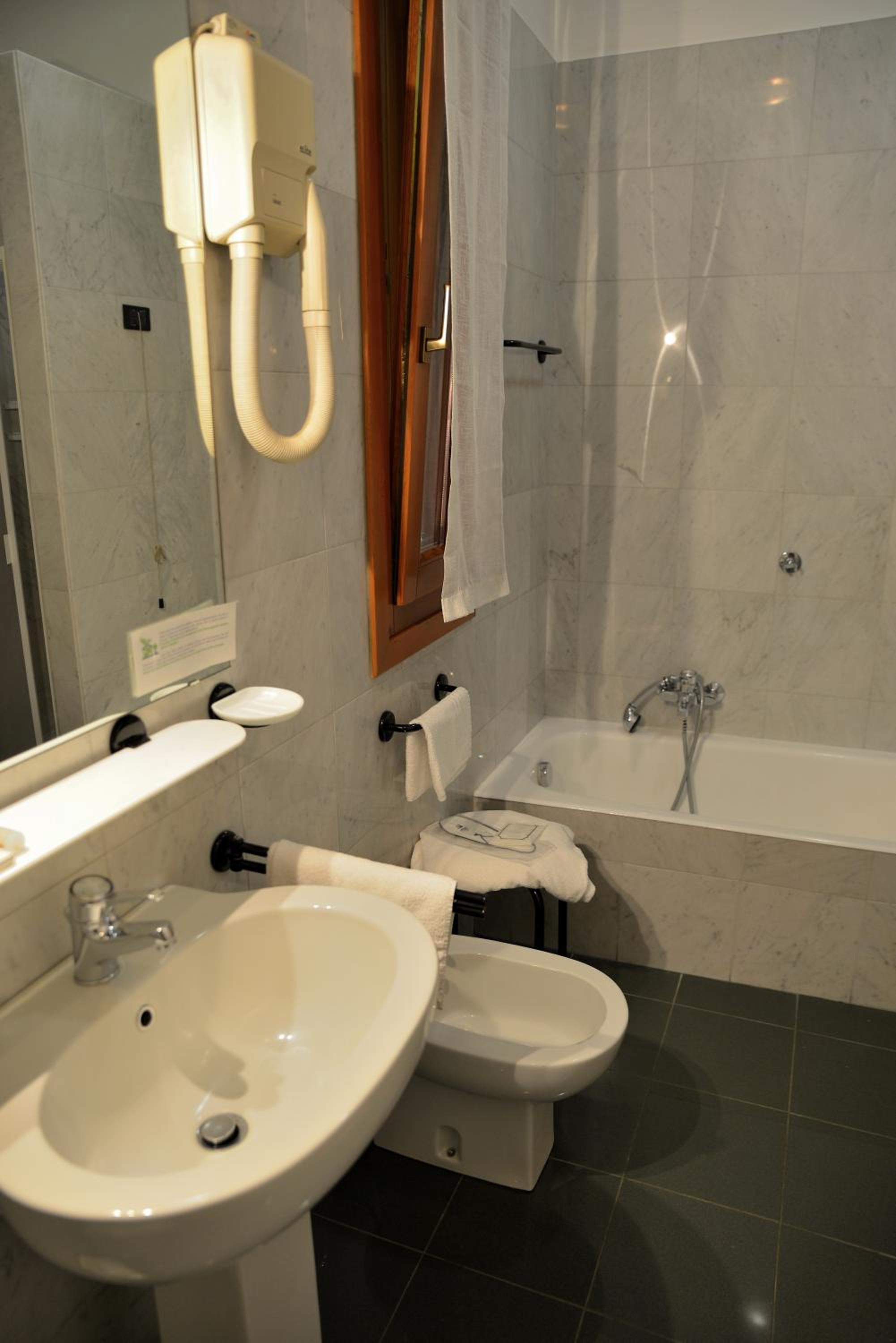 Double or Twin Room - Photo 39