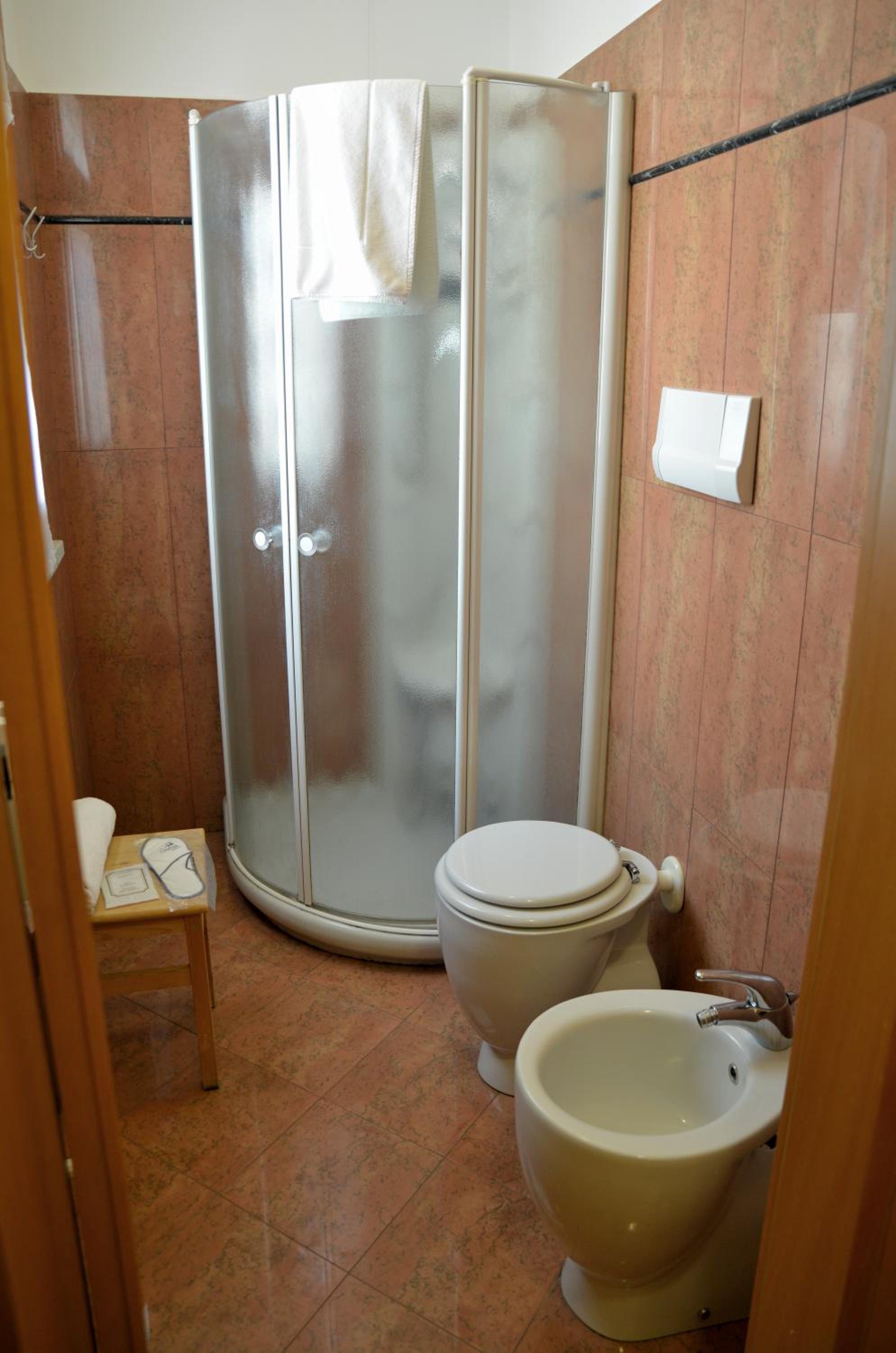 Double or Twin Room - Photo 38
