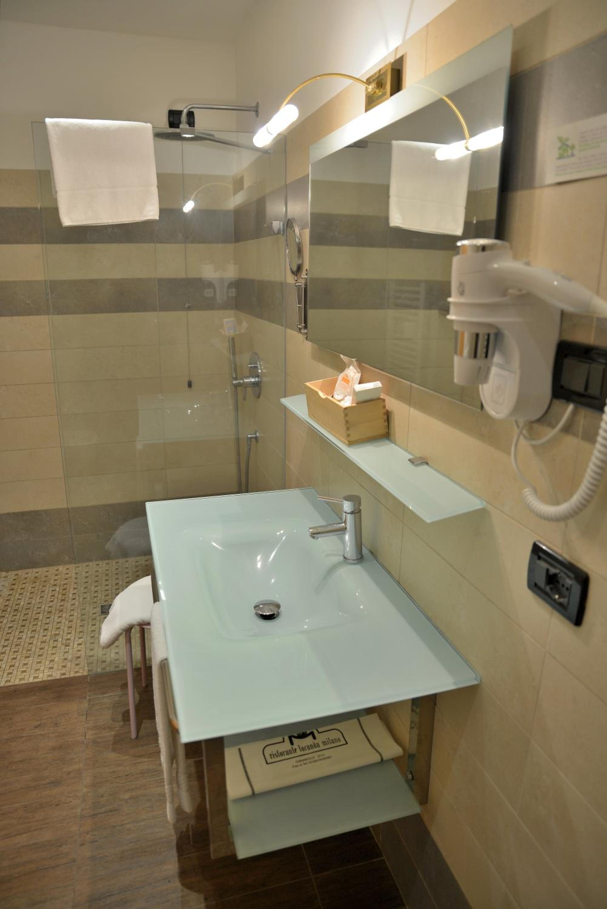 Double or Twin Room - Photo 3