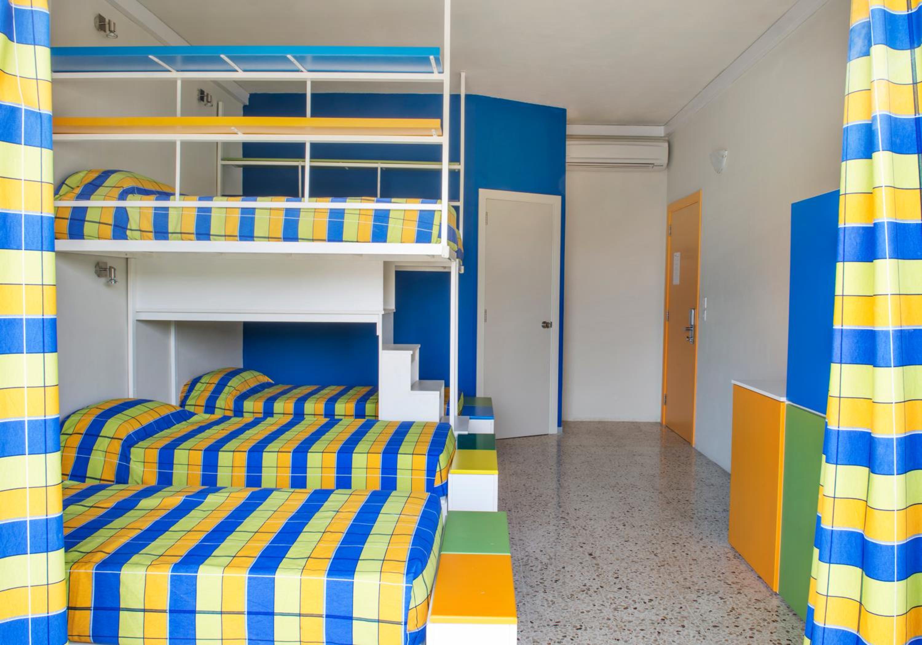 Bed in 4-Bed Male Dormitory Room photo 1