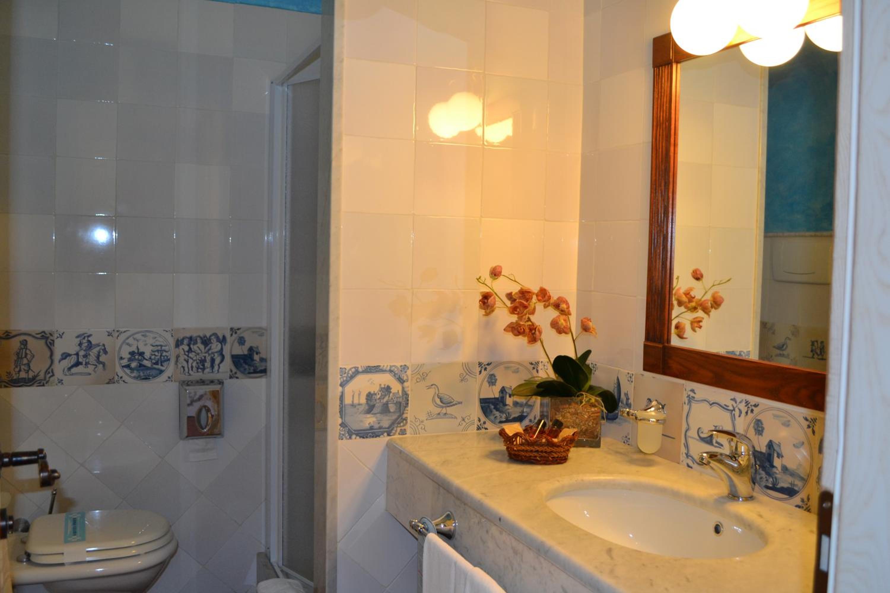 Twin Room - Photo 3