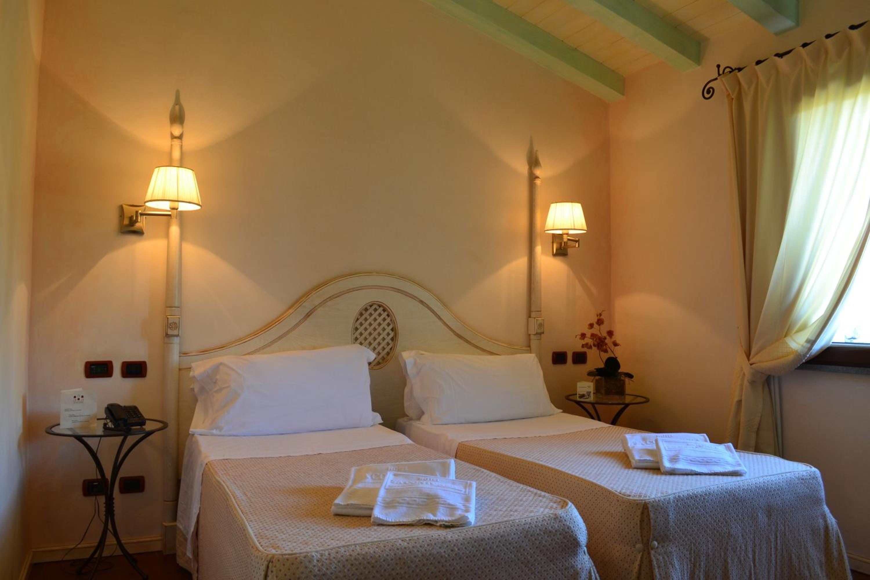 Twin Room - Photo 1