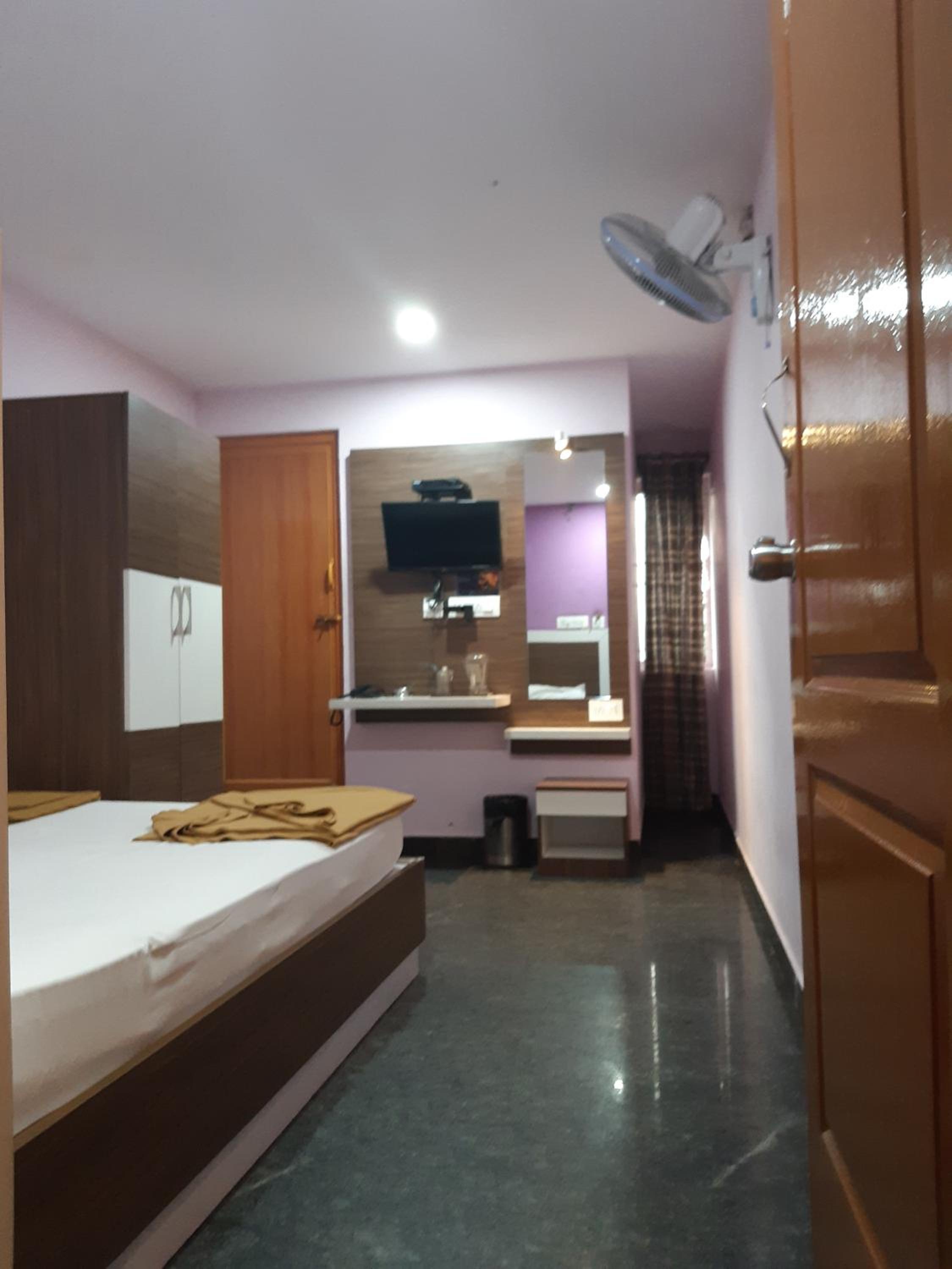 Deluxe Double Room - Photo 12