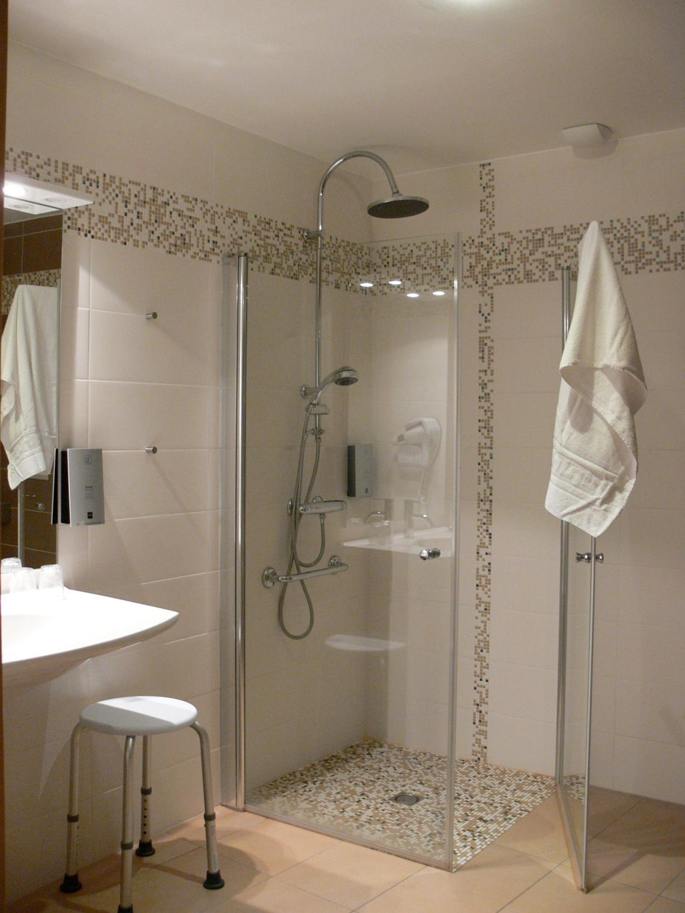 Comfort Double Room with Shower and  Disability Access photo 2
