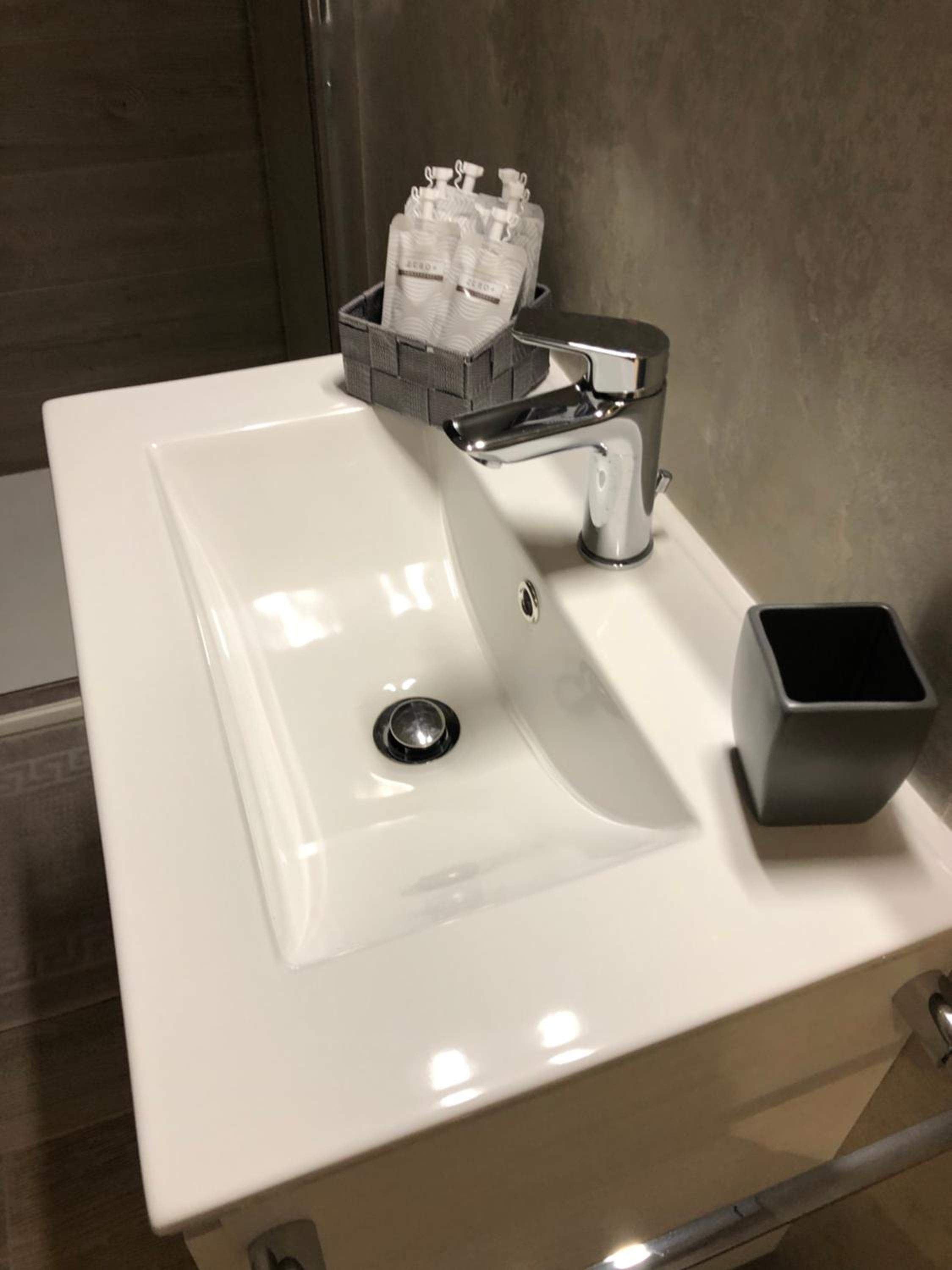 Triple Room with Private Bathroom - Photo 3