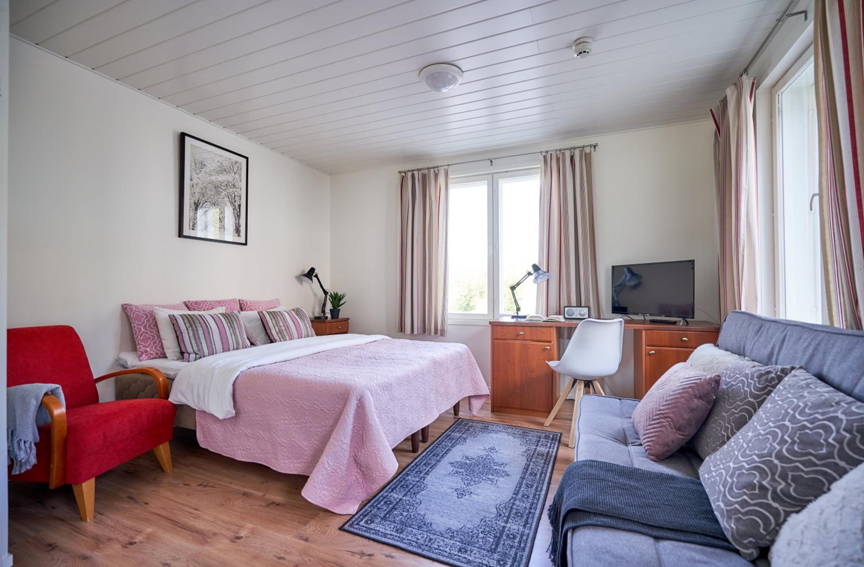 Quadruple Room with Private Bathroom - Photo 6