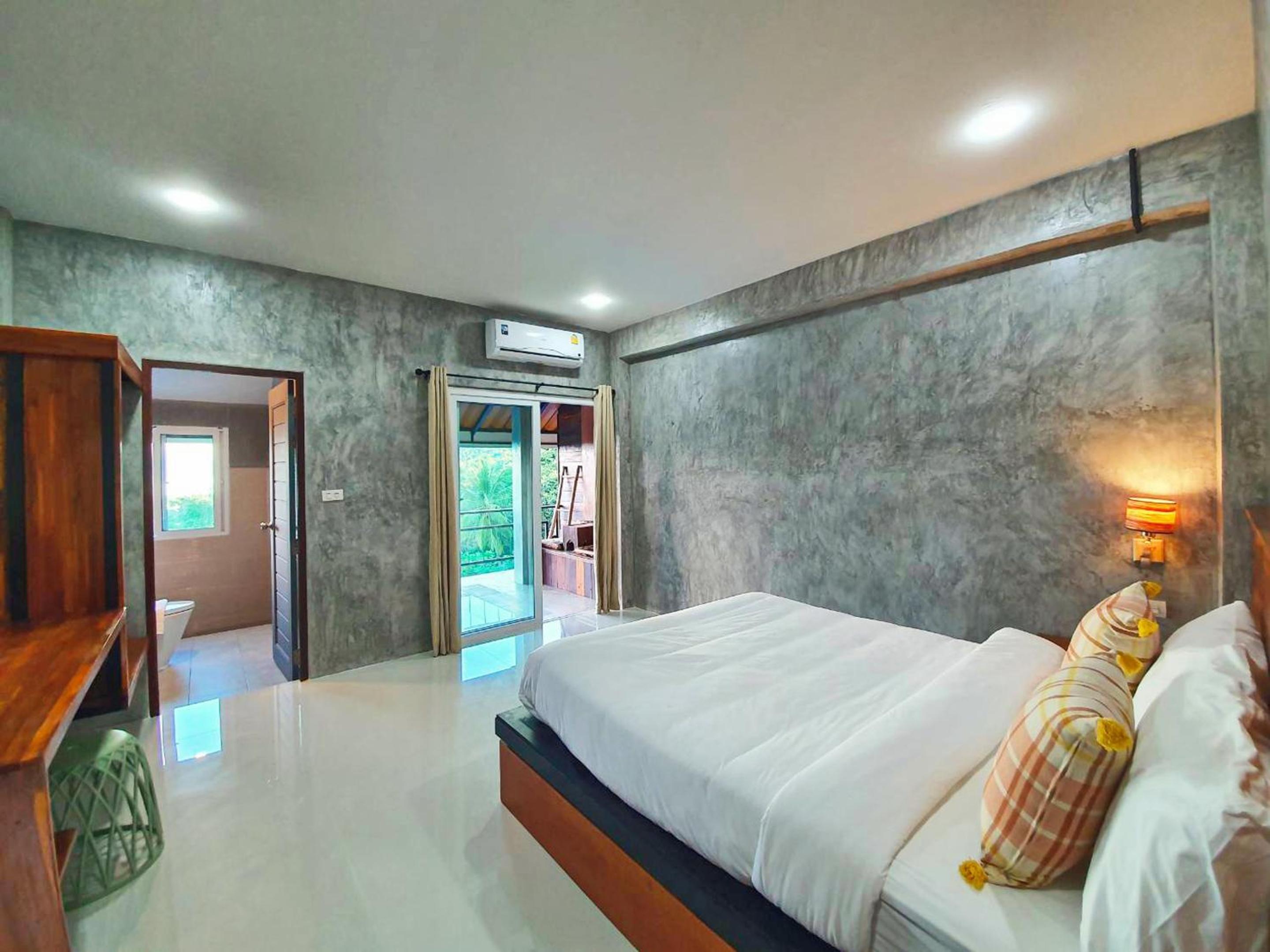 Deluxe Double Room with Balcony and Sea View - Photo 1