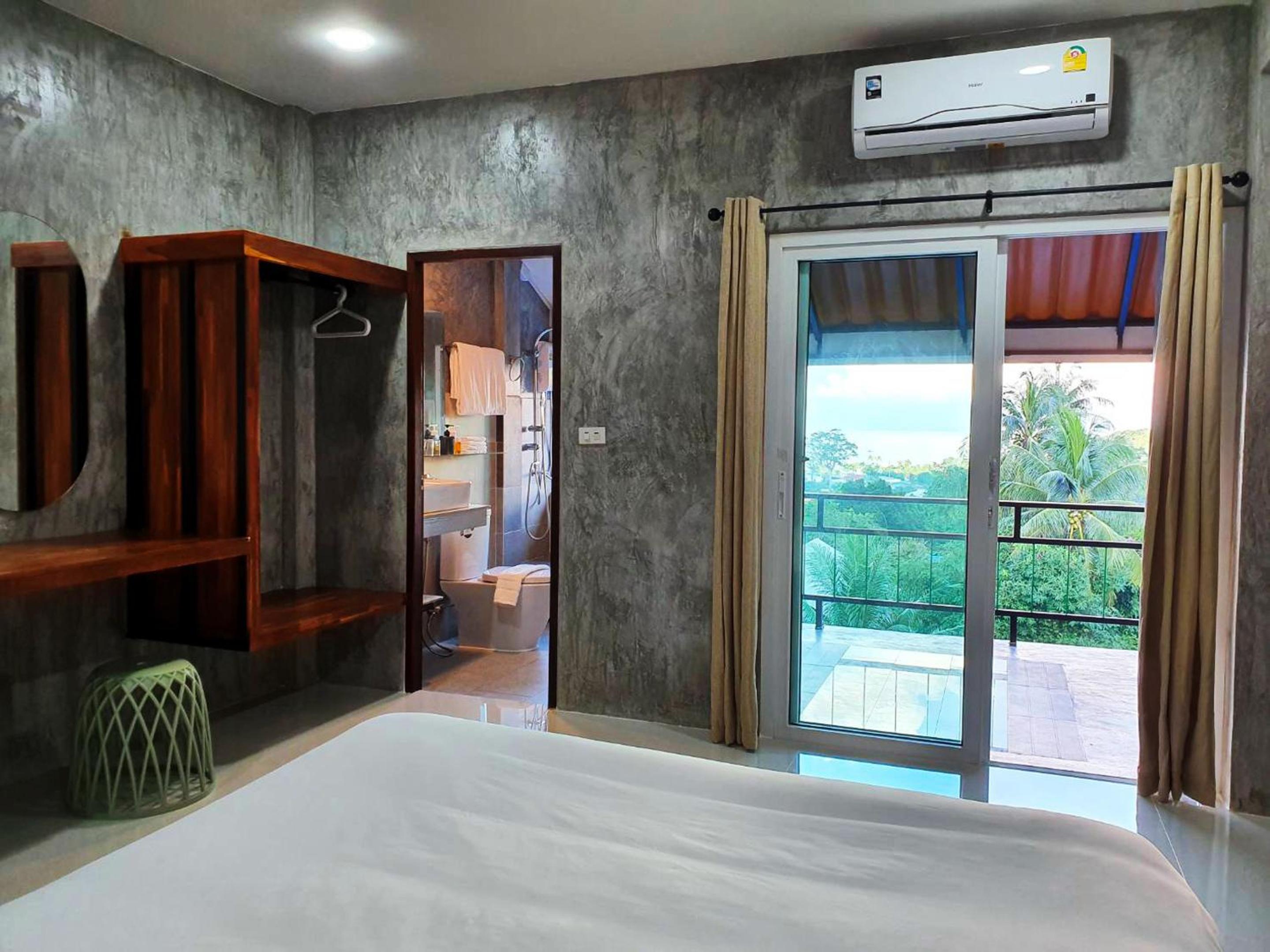 Deluxe Double Room with Balcony and Sea View - Photo 9