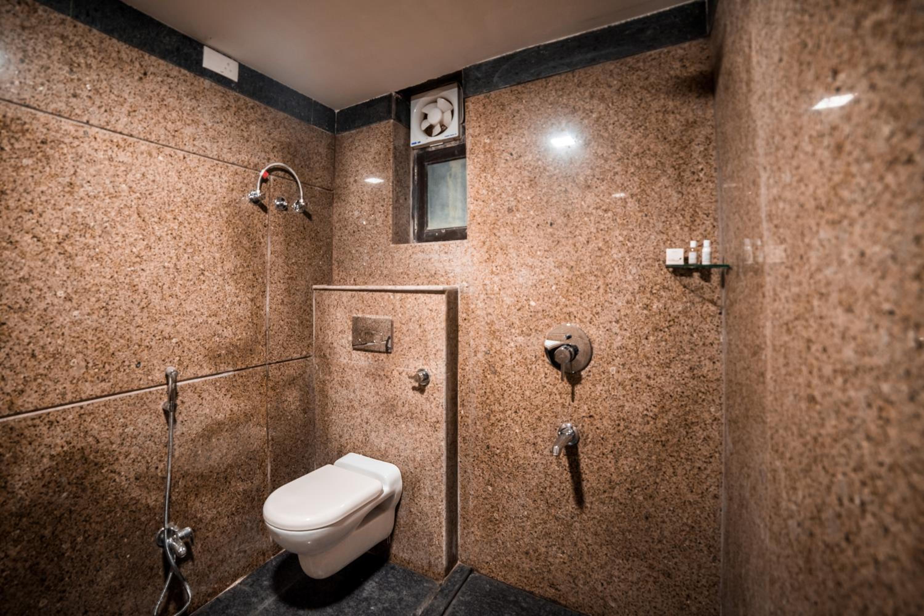 Deluxe Room - Photo 13