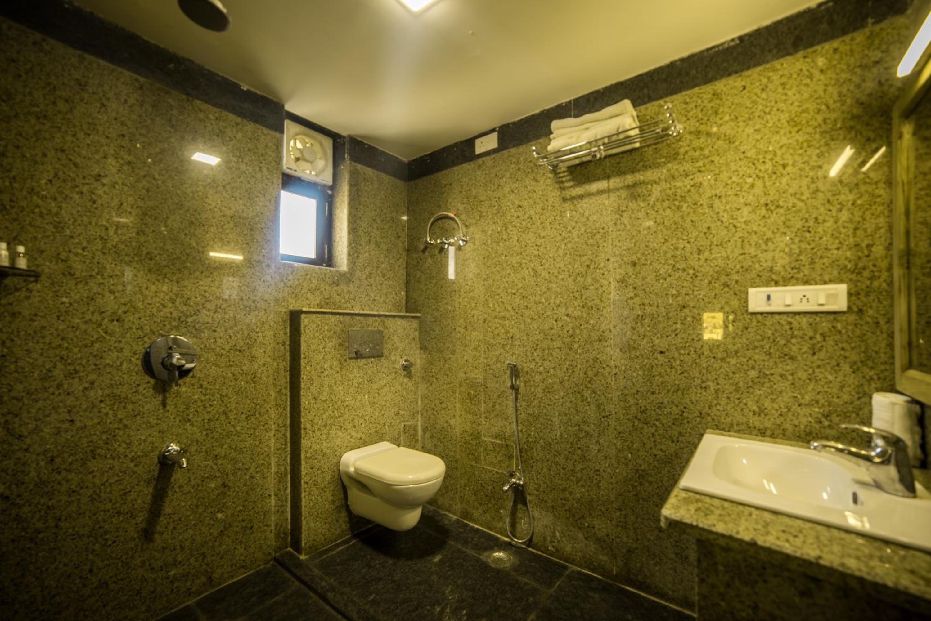 Deluxe Room - Photo 14