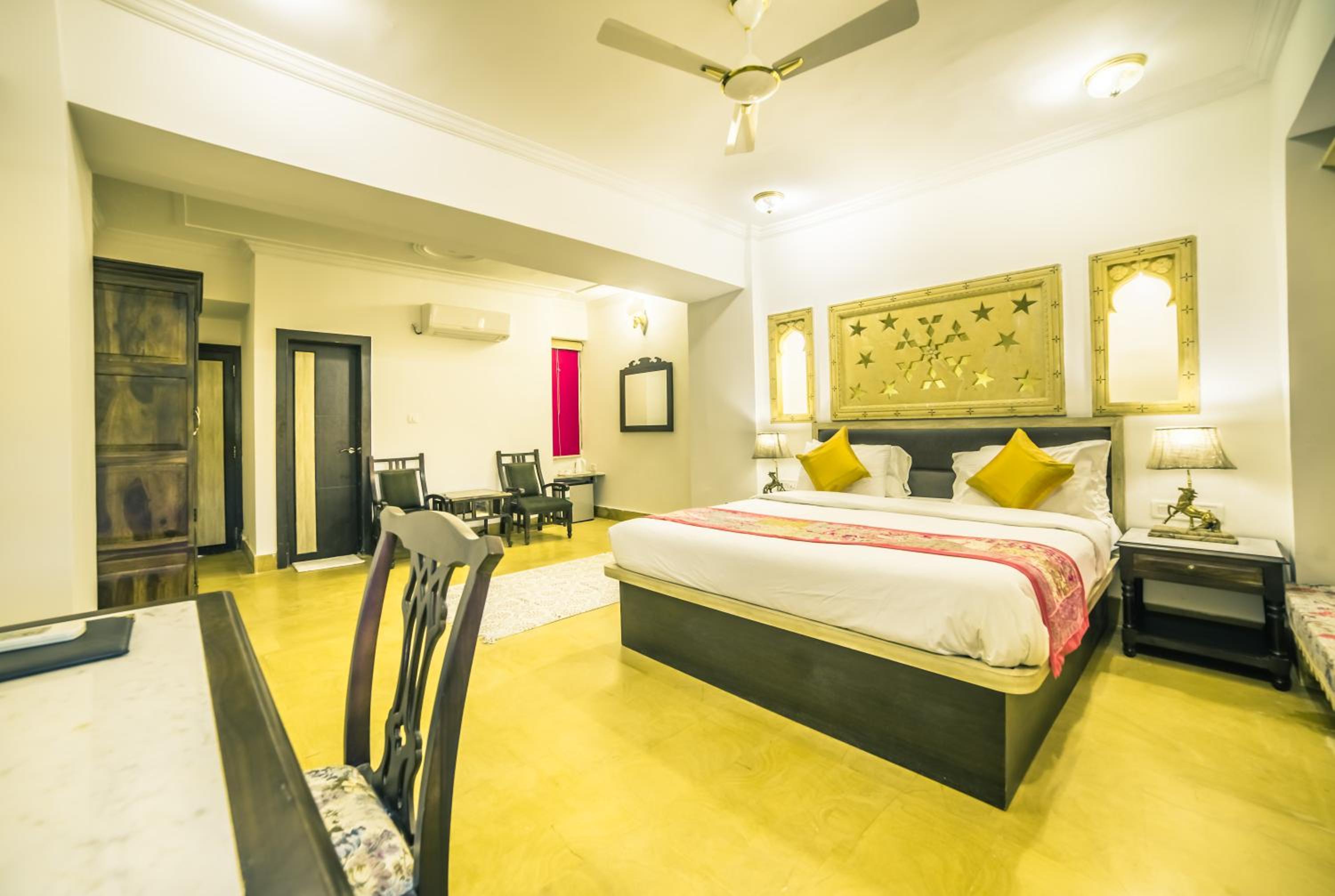 Deluxe Room - Photo 3