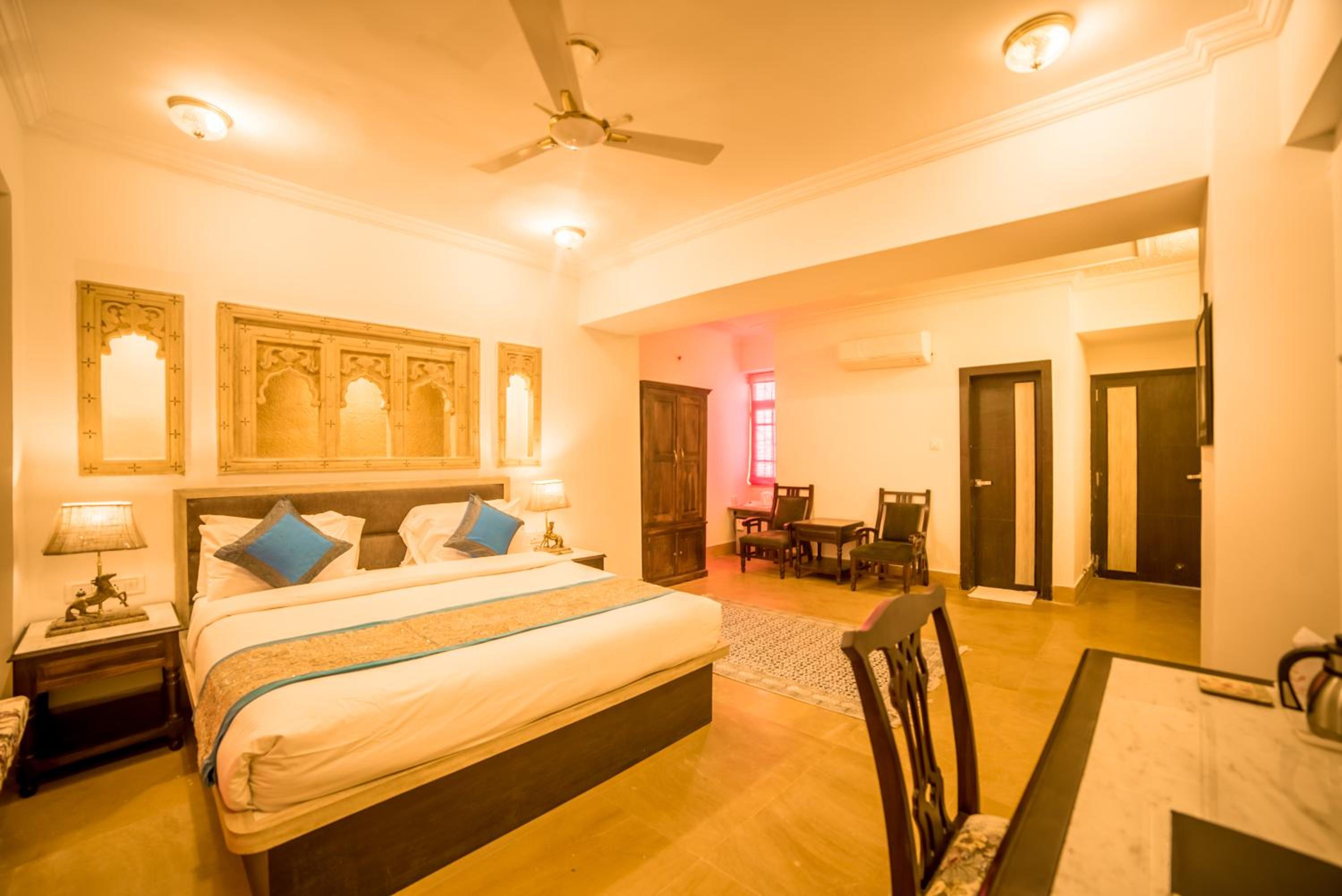 Deluxe Room - Photo 20