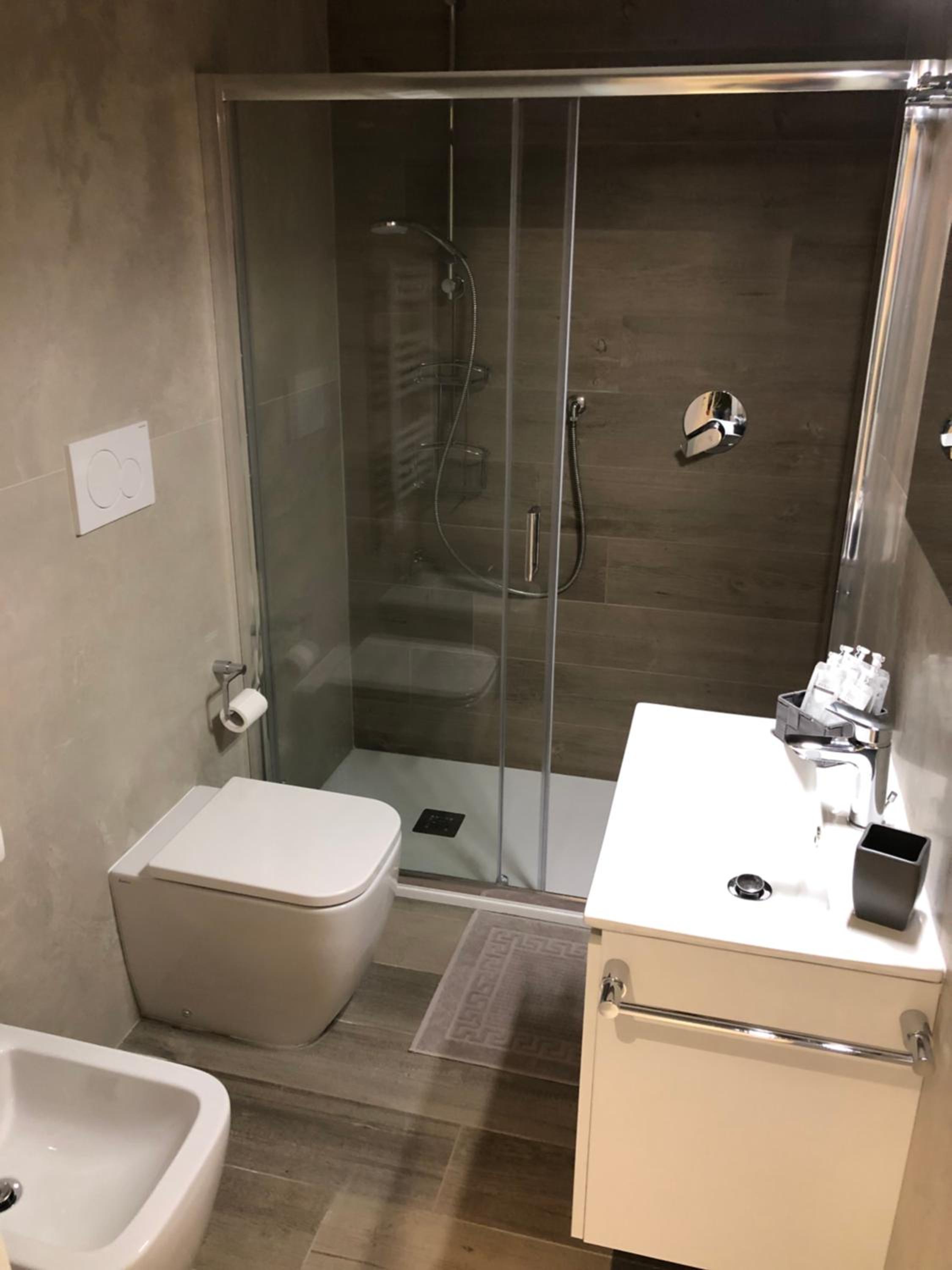 Twin Room with Shower - Photo 5