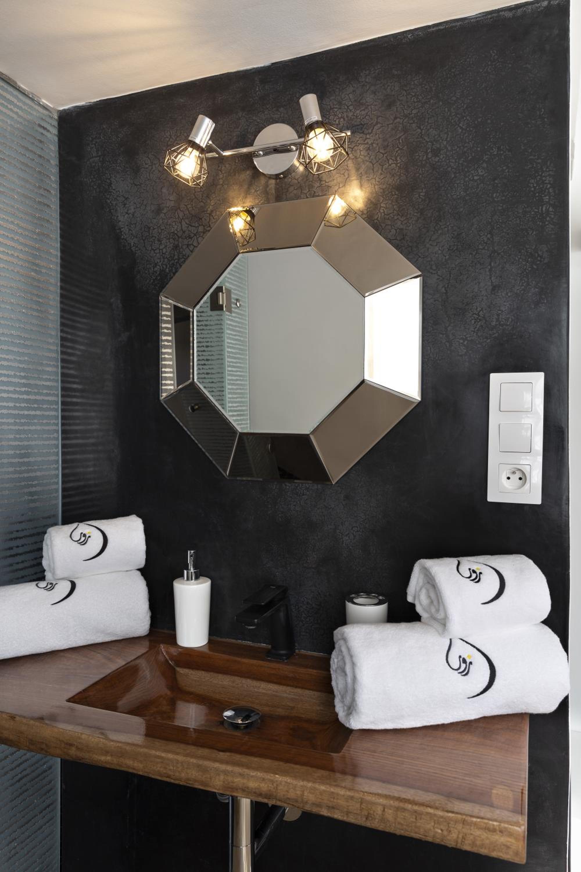 Deluxe Suite photo 2