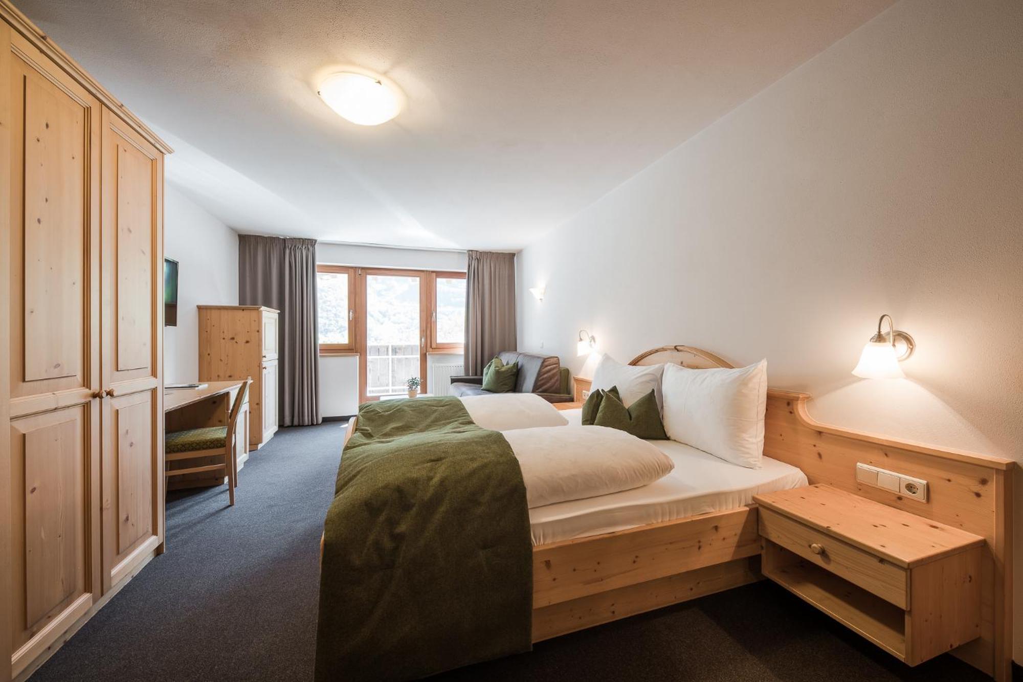 Deluxe Double Room with Balcony - Photo 1