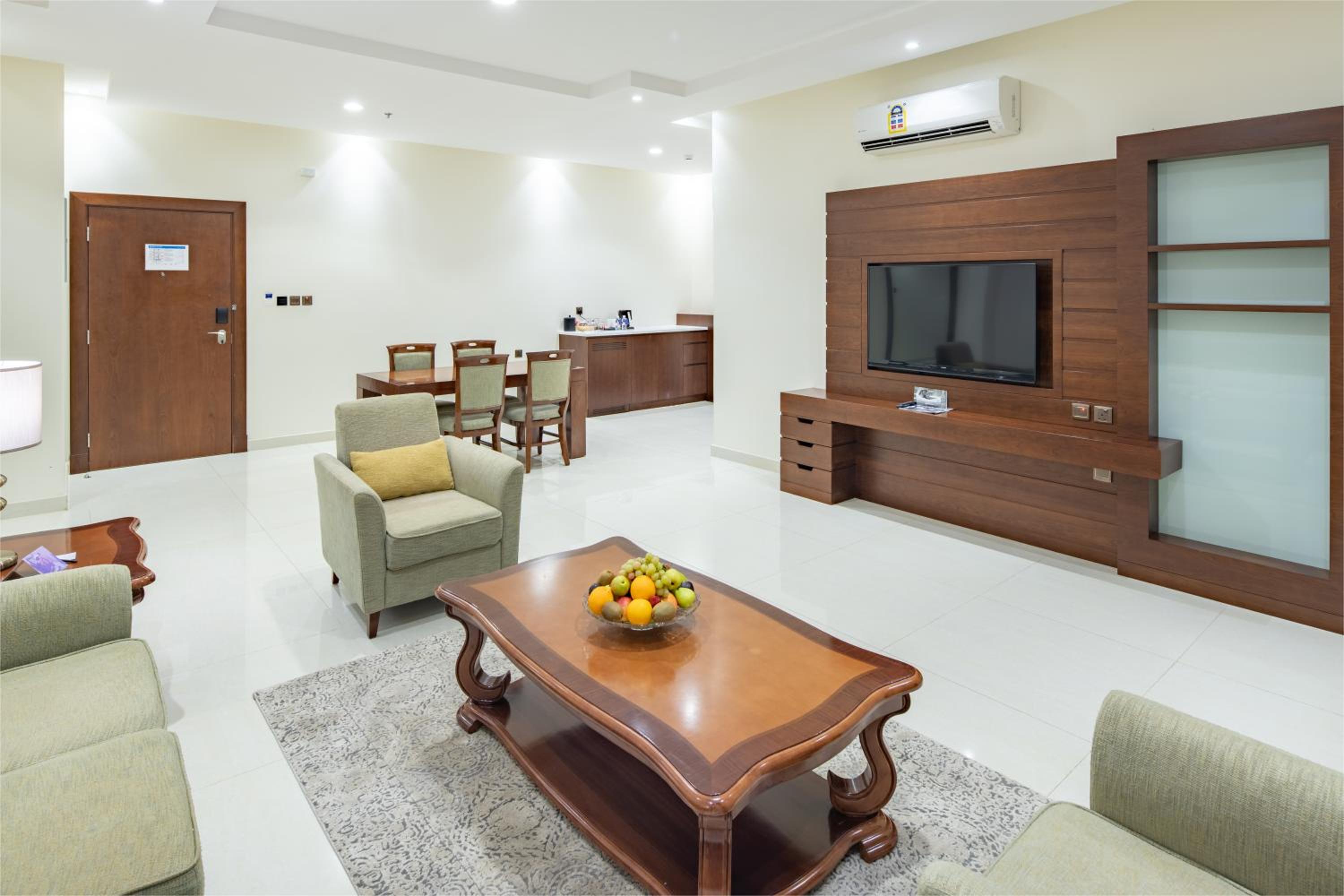 One-Bedroom Suite photo 3