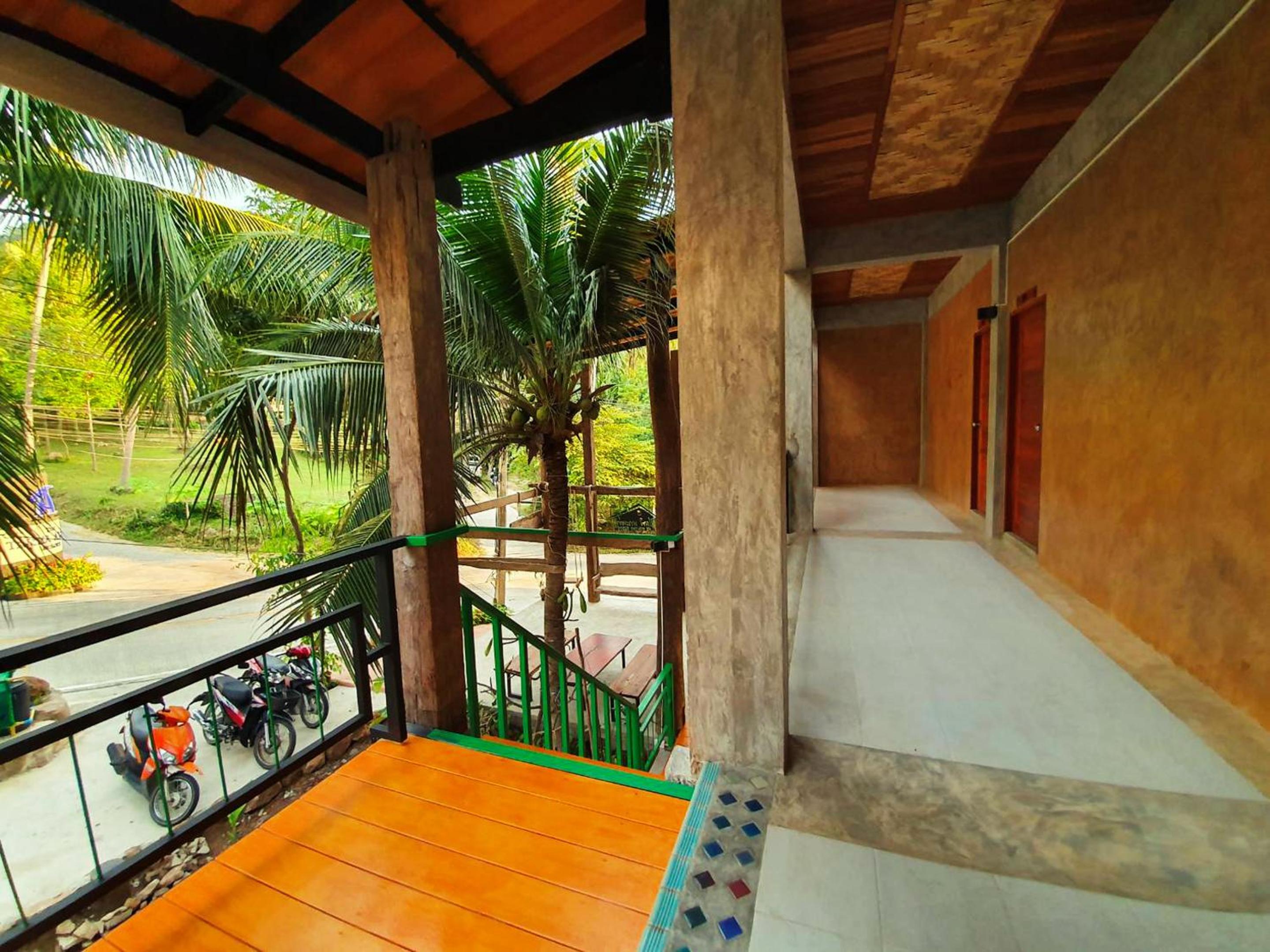 Deluxe Double Room with Balcony and Sea View - Photo 11