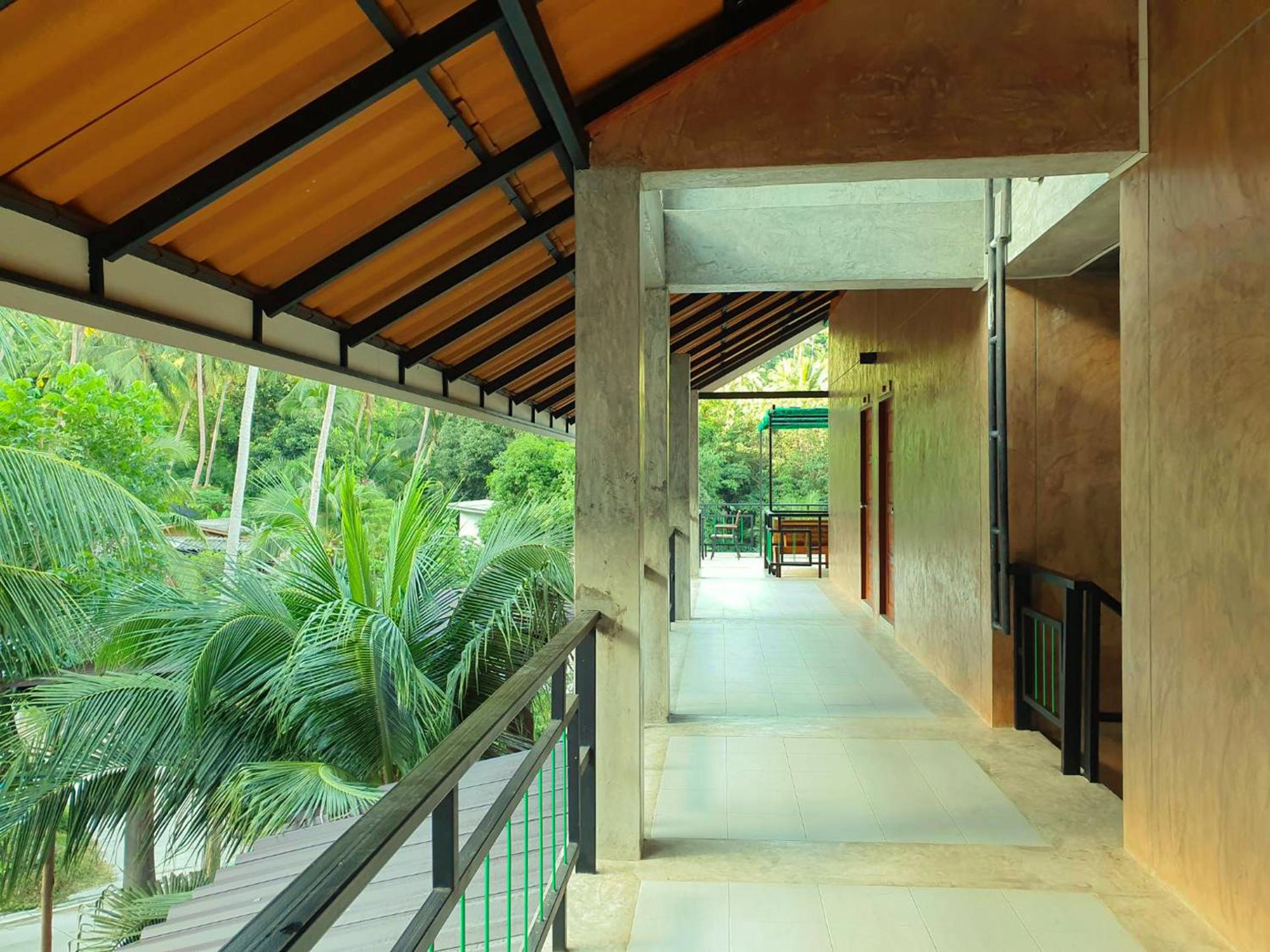 Deluxe Double Room with Balcony and Sea View - Photo 12