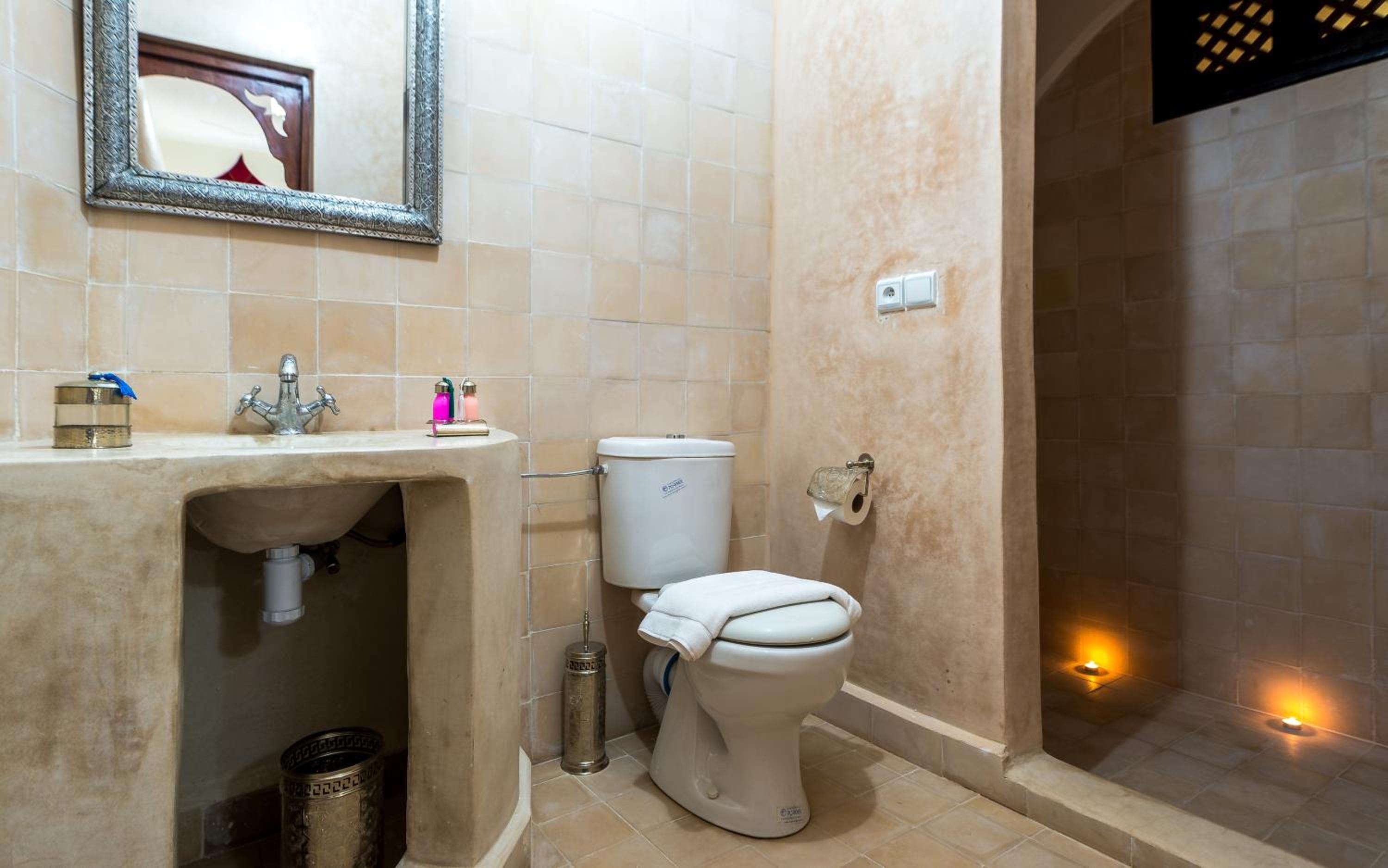 Deluxe Double Room - Photo 16