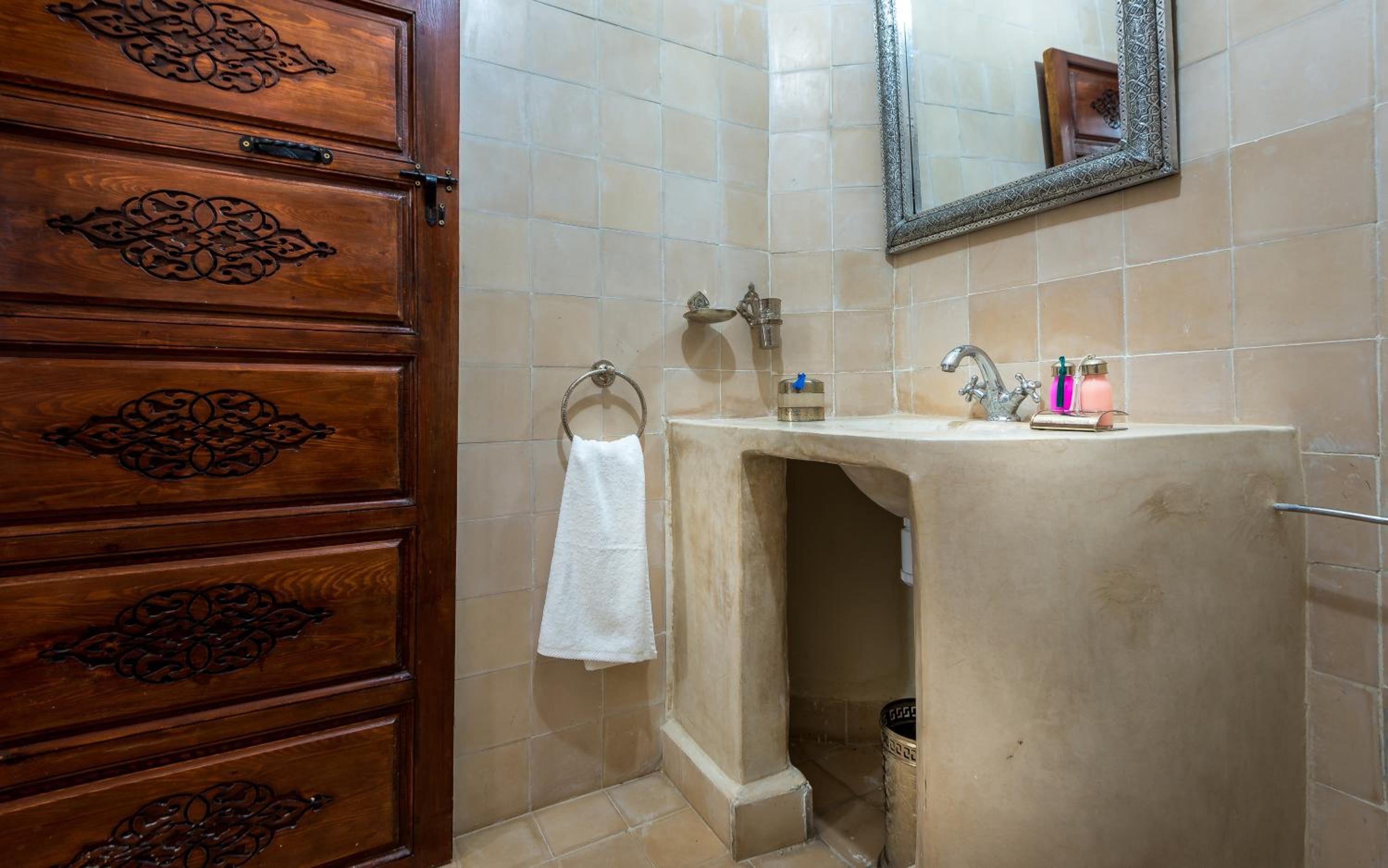 Deluxe Double Room - Photo 18