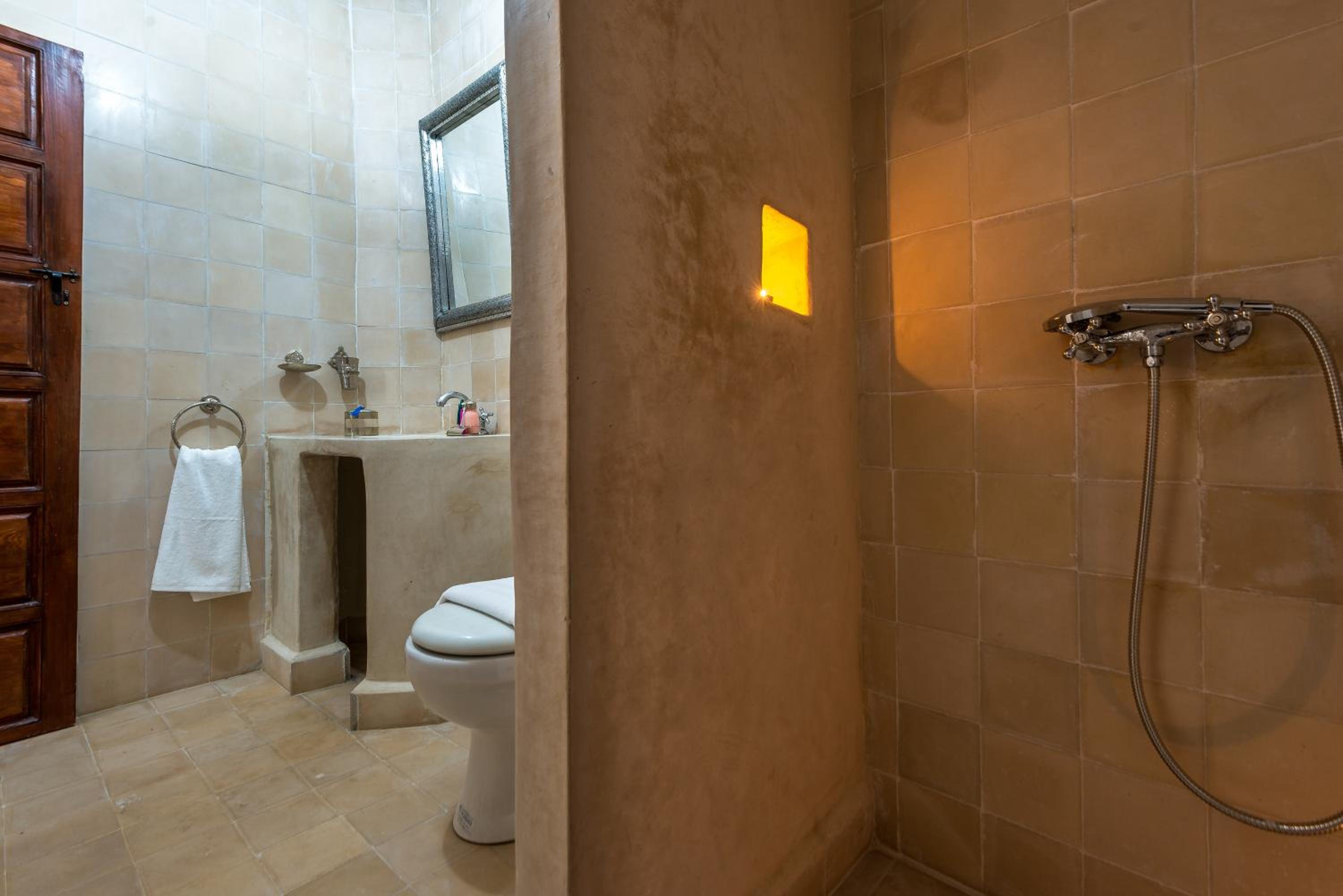 Deluxe Double Room - Photo 19