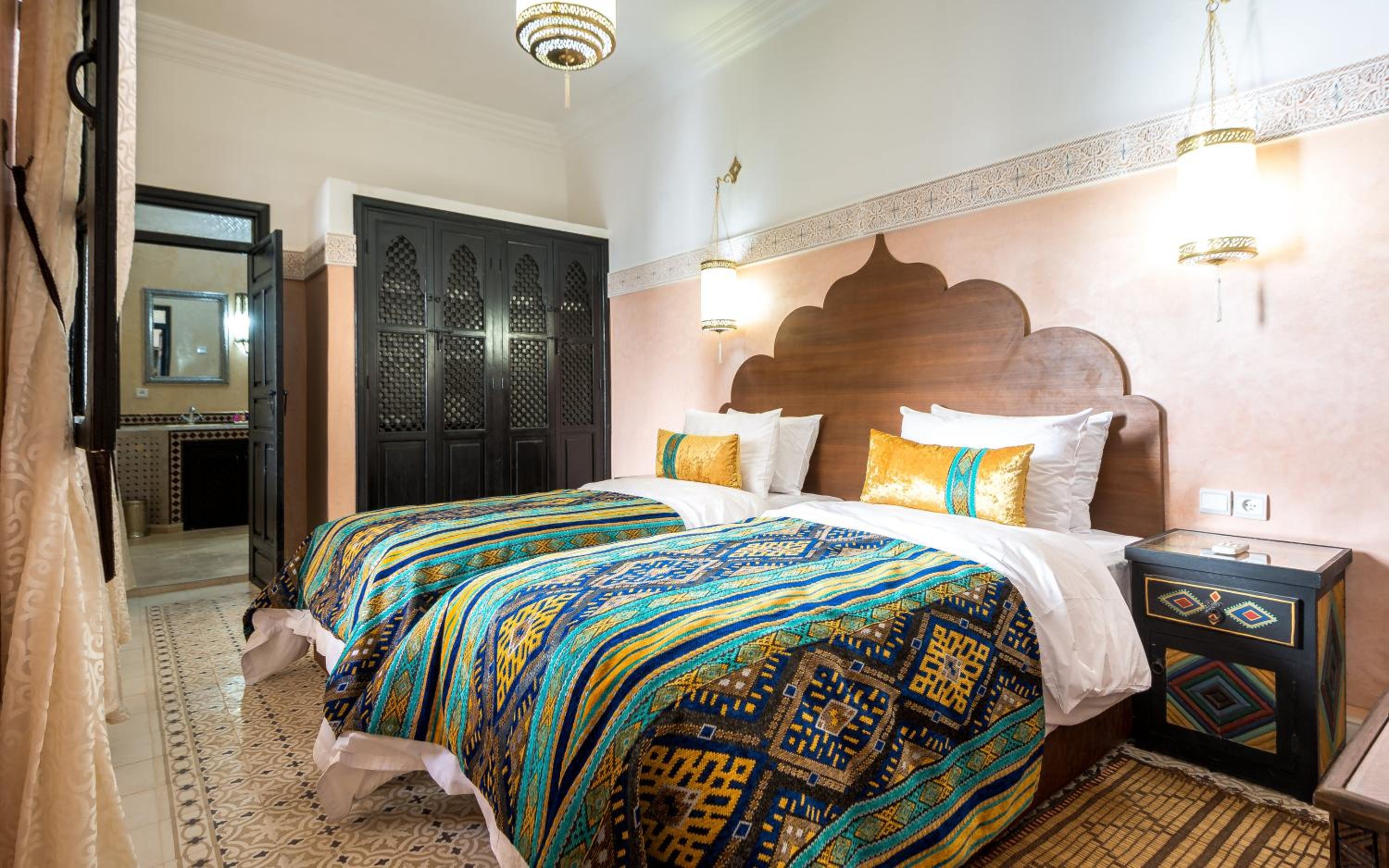 Deluxe Double Room - Photo 9