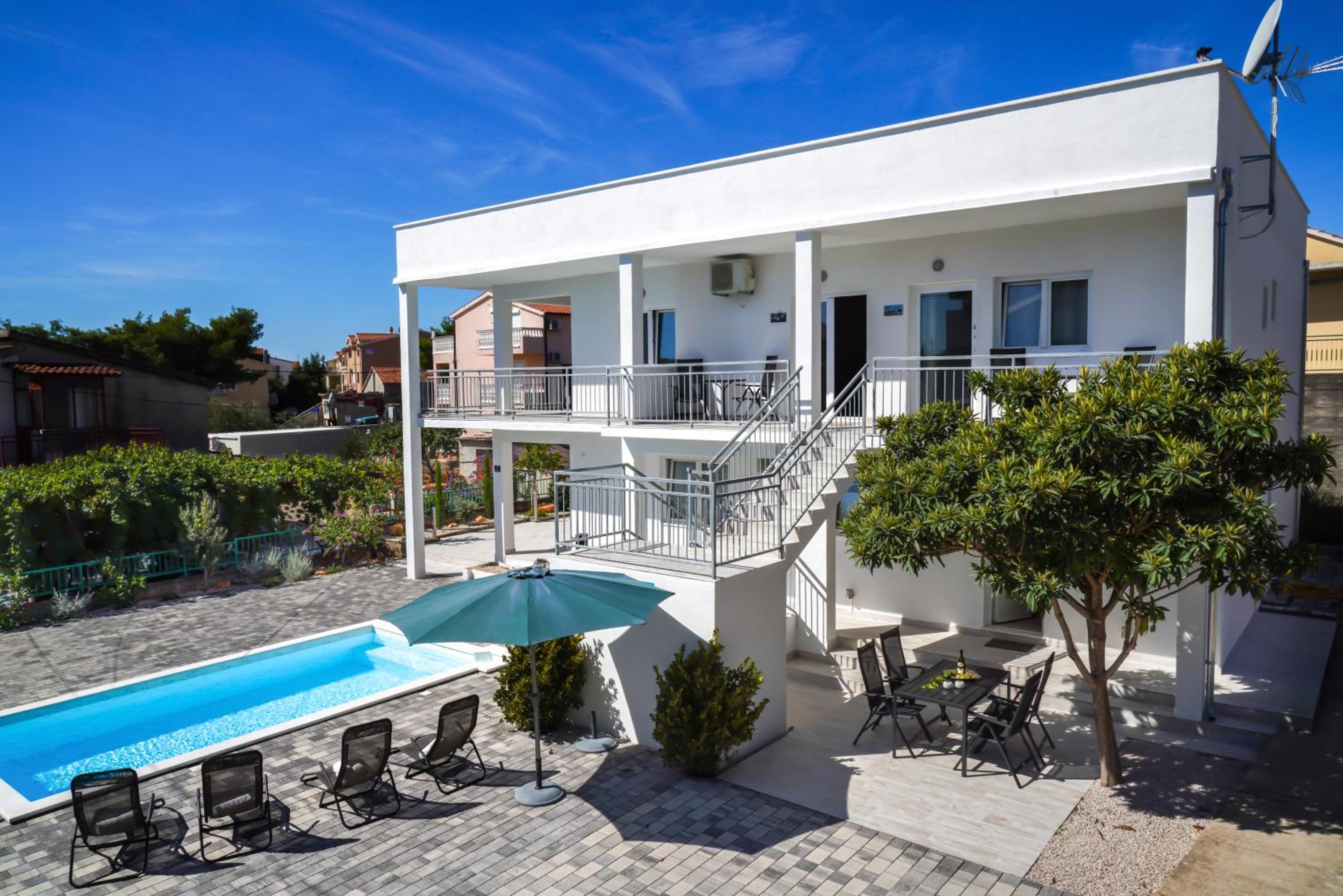 Apartment with Balcony photo 2