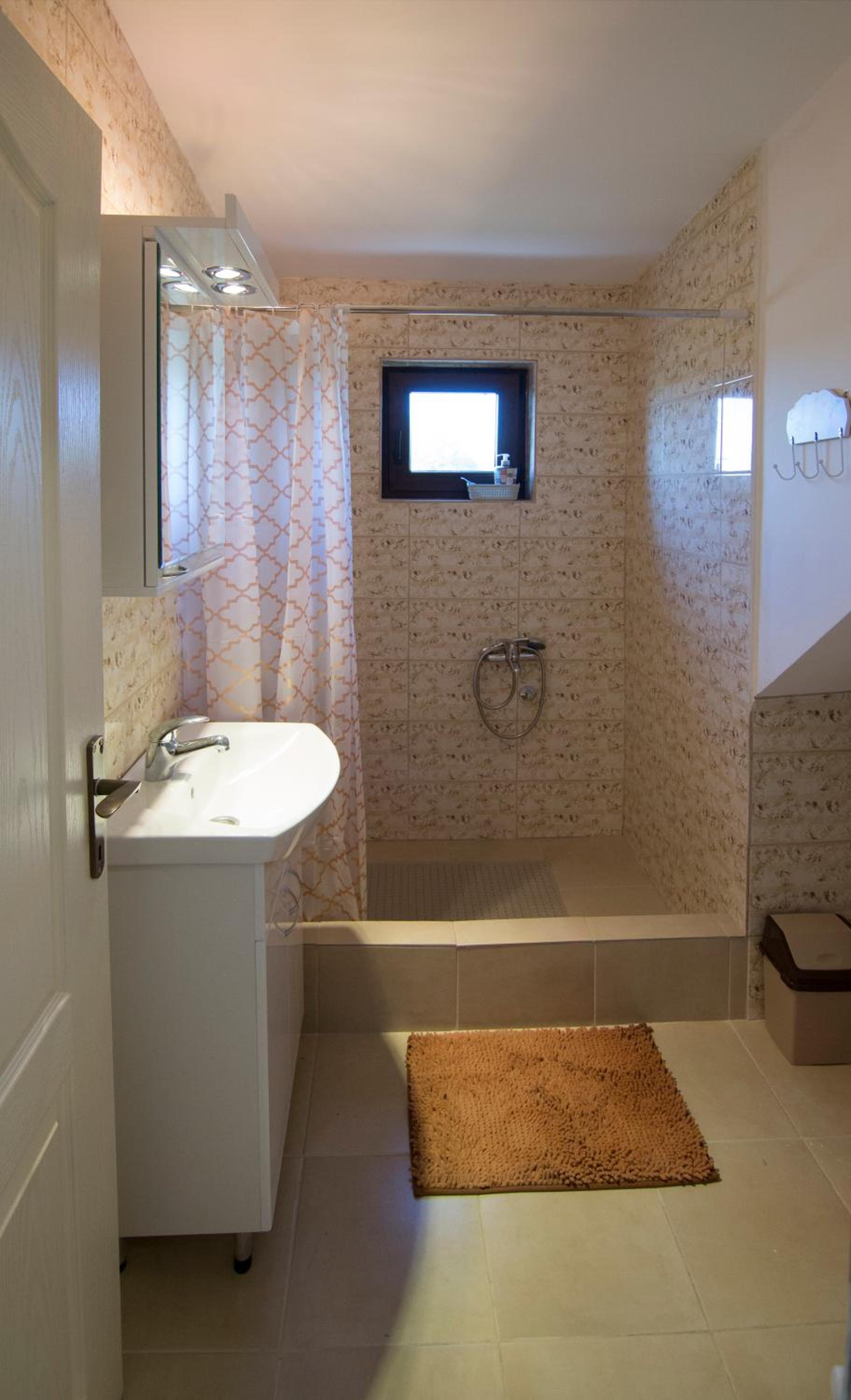 Deluxe Double Room with Shower photo 2