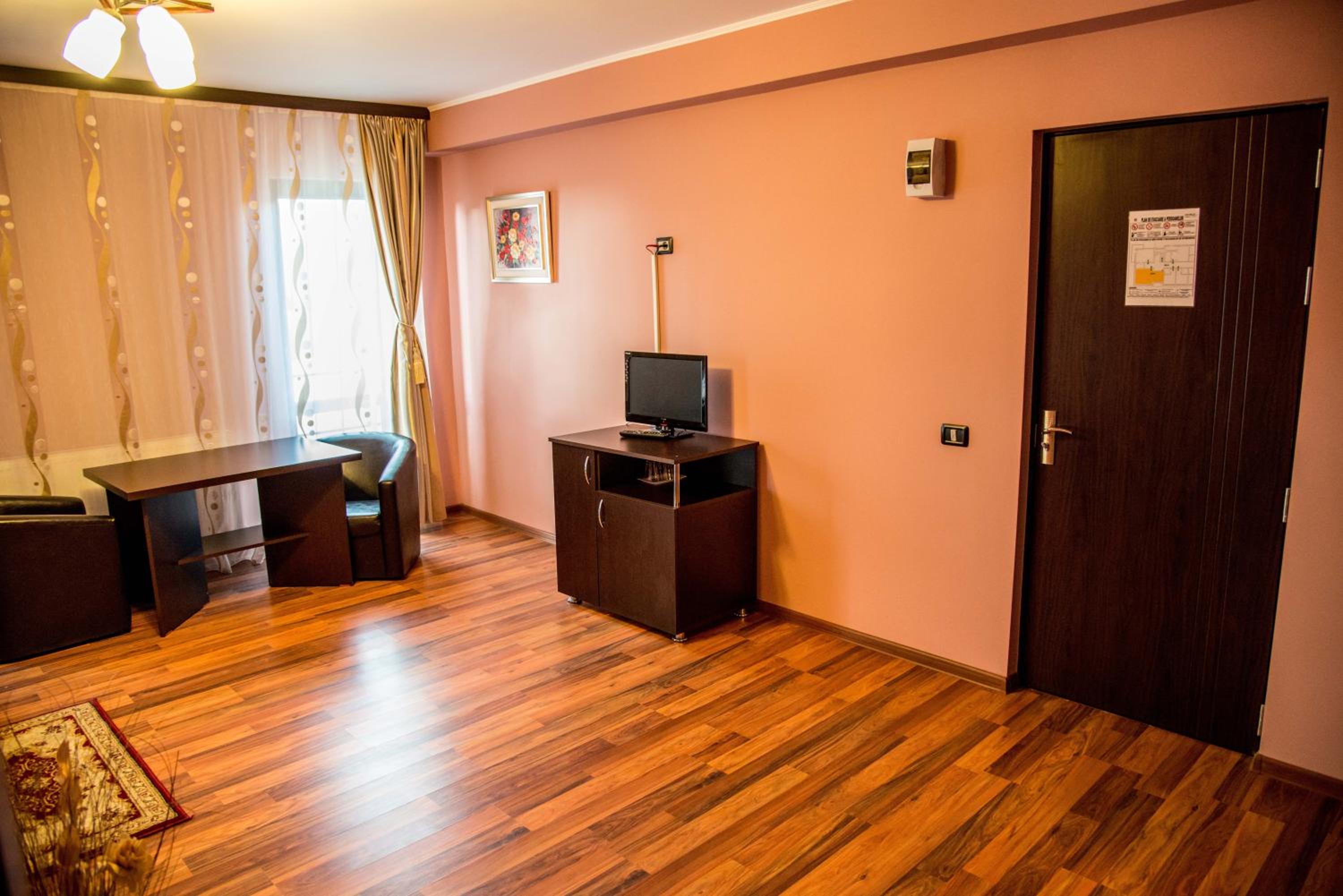 Family Room (2 Adults + 2 Children) photo 1